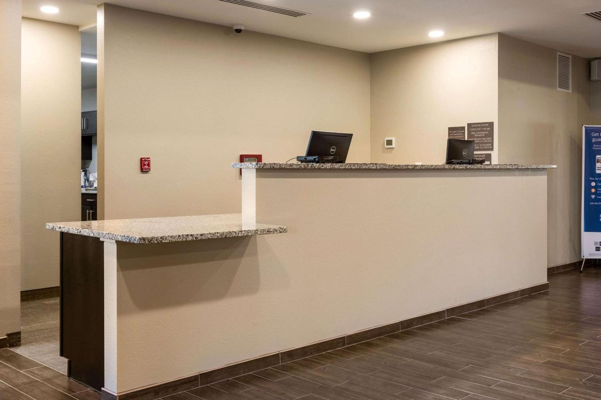 Comfort Suites Brunswick Town Center photo 3