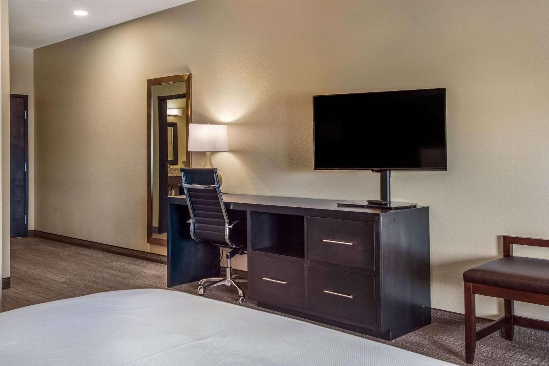 Comfort Suites Brunswick Town Center photo 10