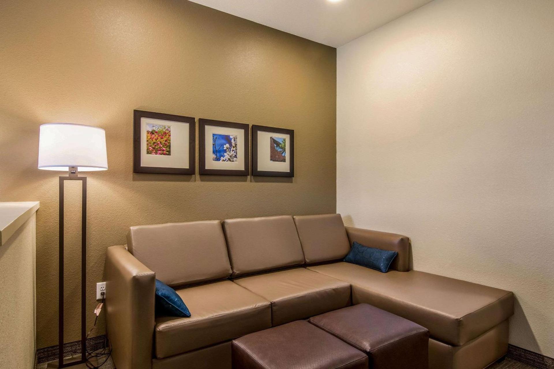 Comfort Suites Brunswick Town Center photo 15
