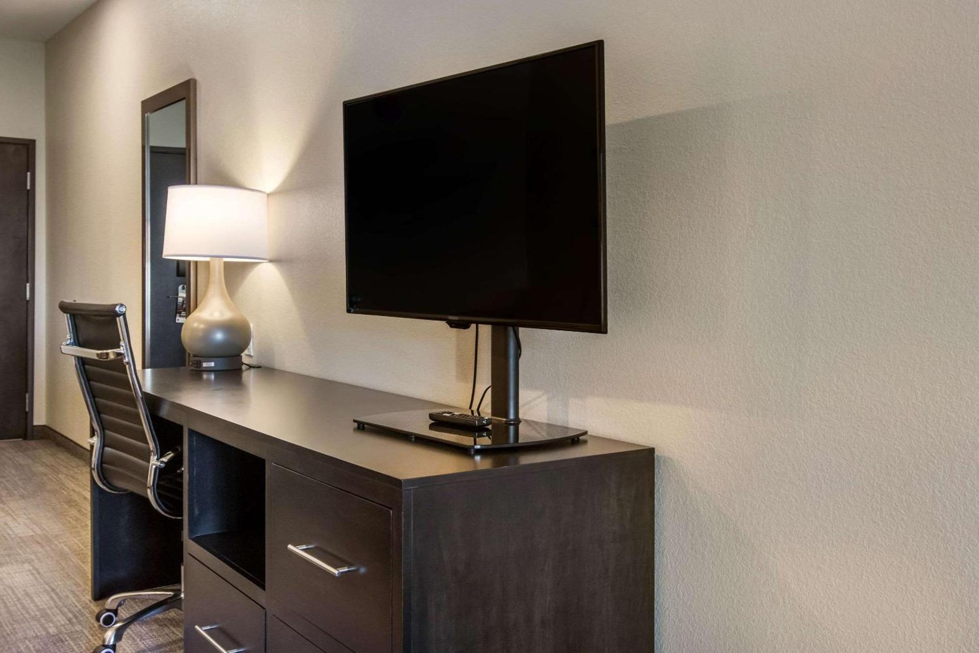 Comfort Suites Brunswick Town Center photo 20