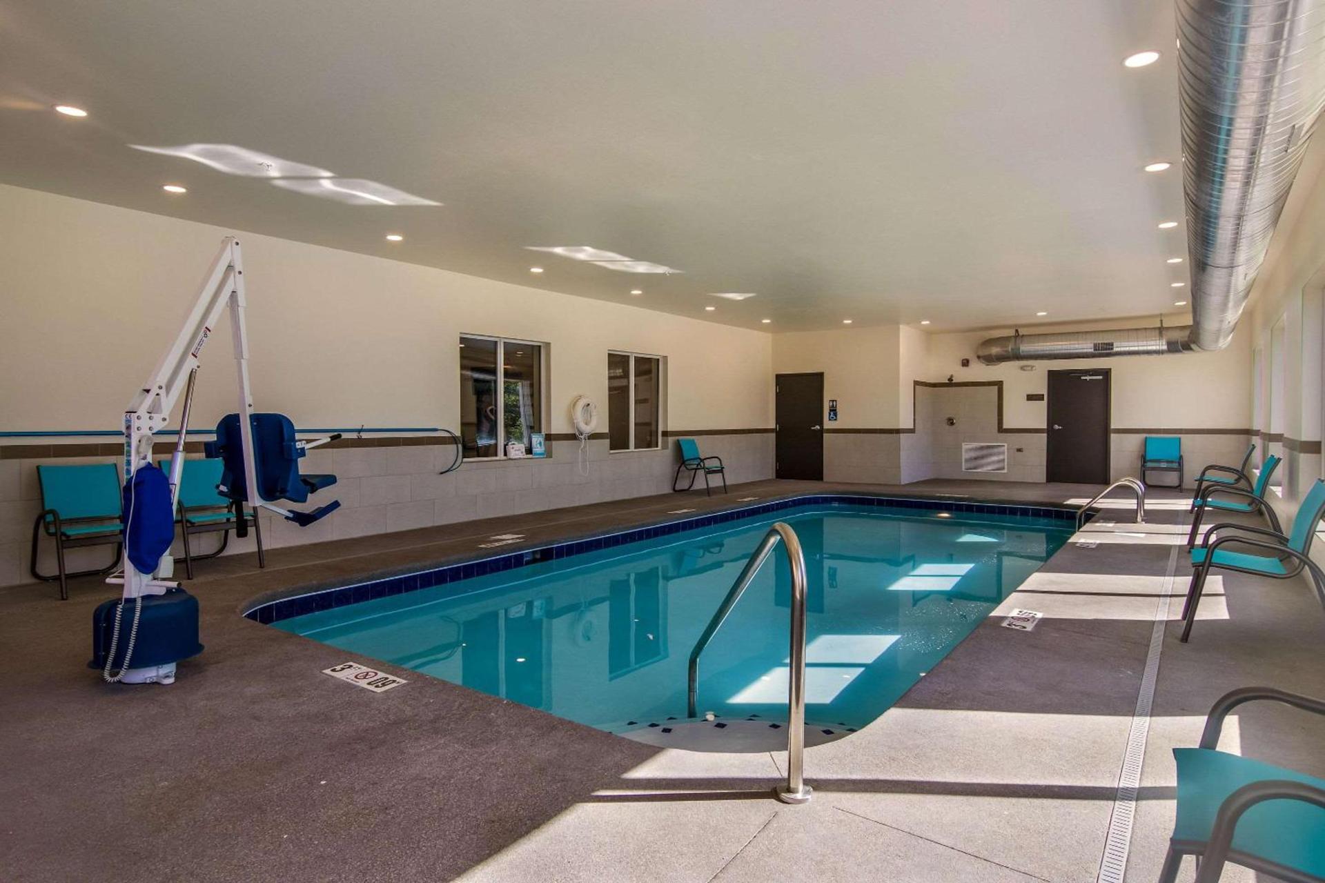 Comfort Suites Brunswick Town Center photo 24