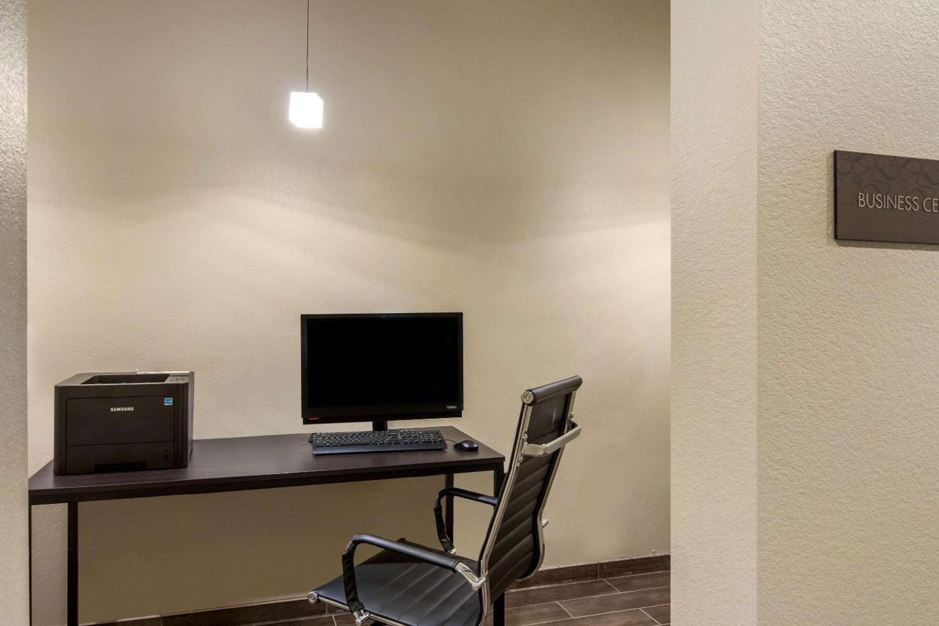 Comfort Suites Brunswick Town Center photo 30