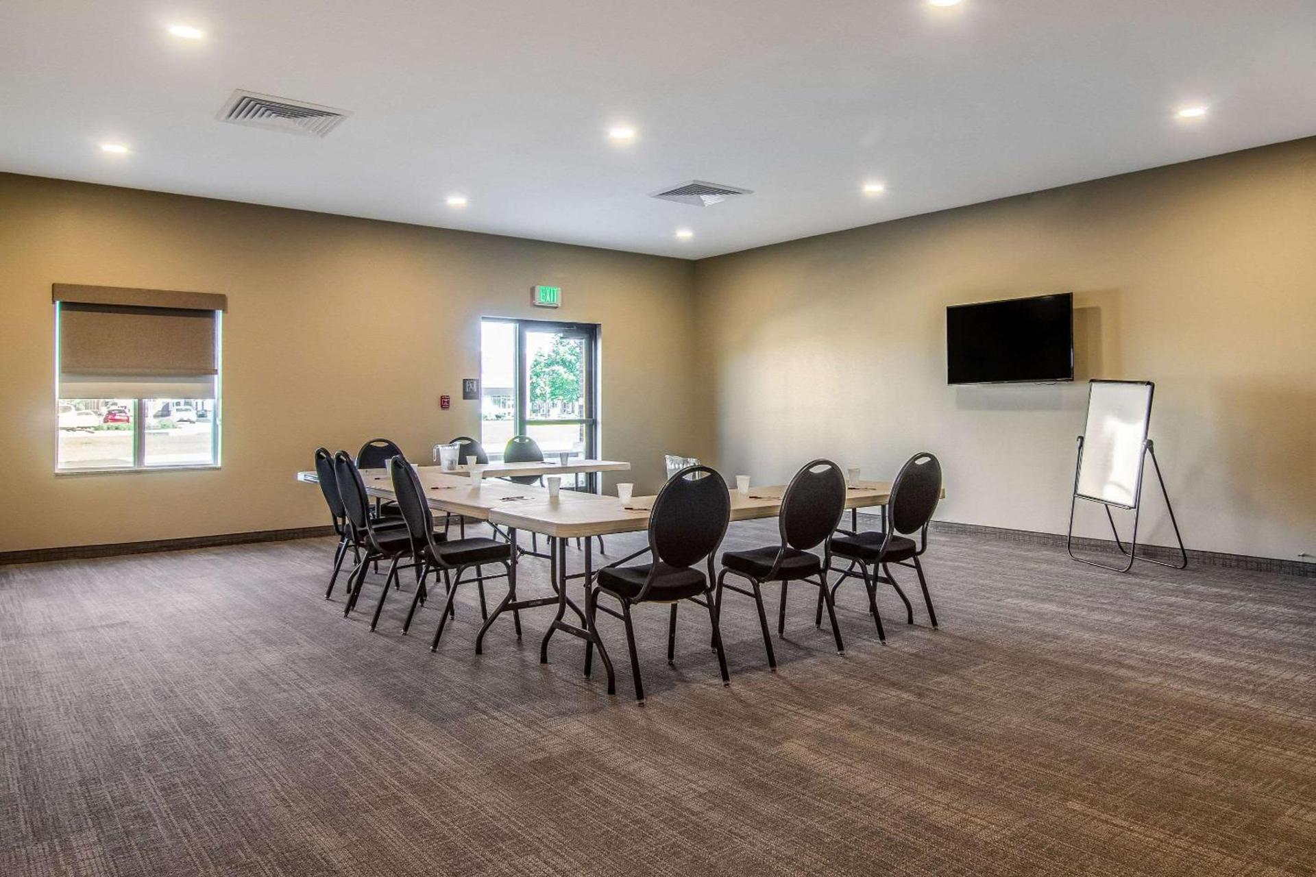Comfort Suites Brunswick Town Center photo 31
