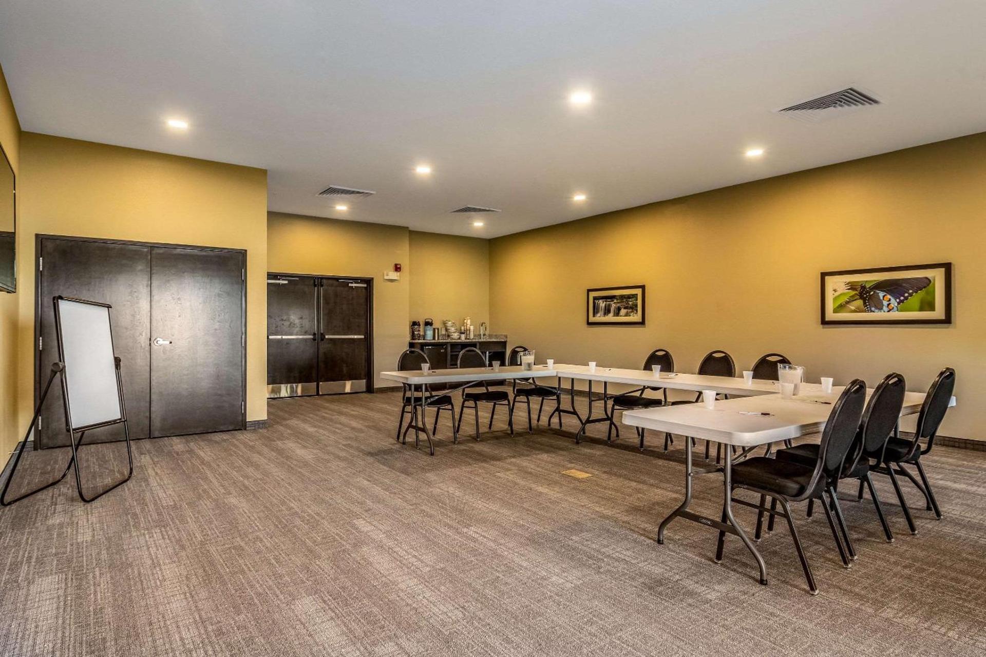 Comfort Suites Brunswick Town Center photo 32