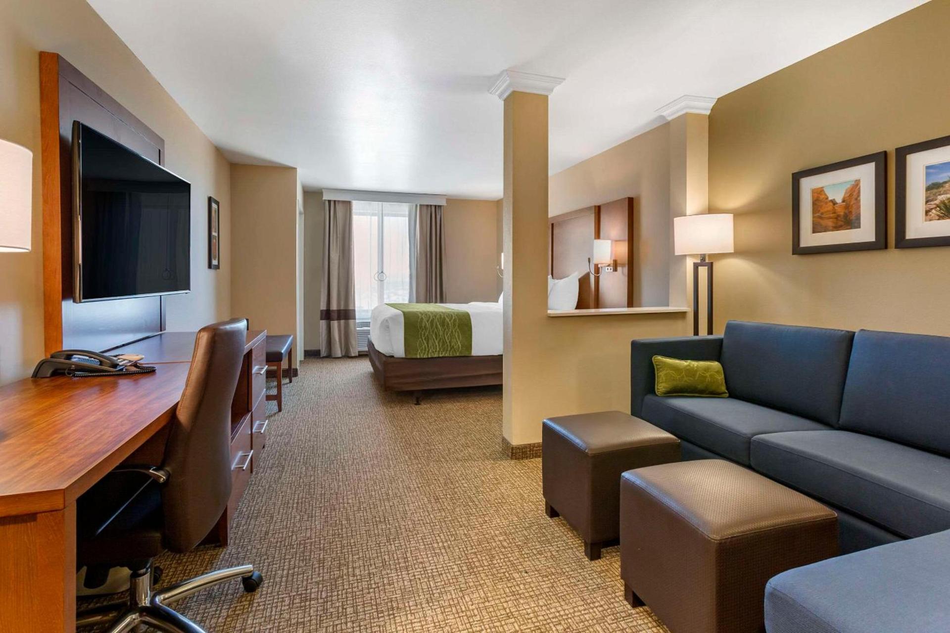 Comfort Suites Albuquerque Airport photo 10