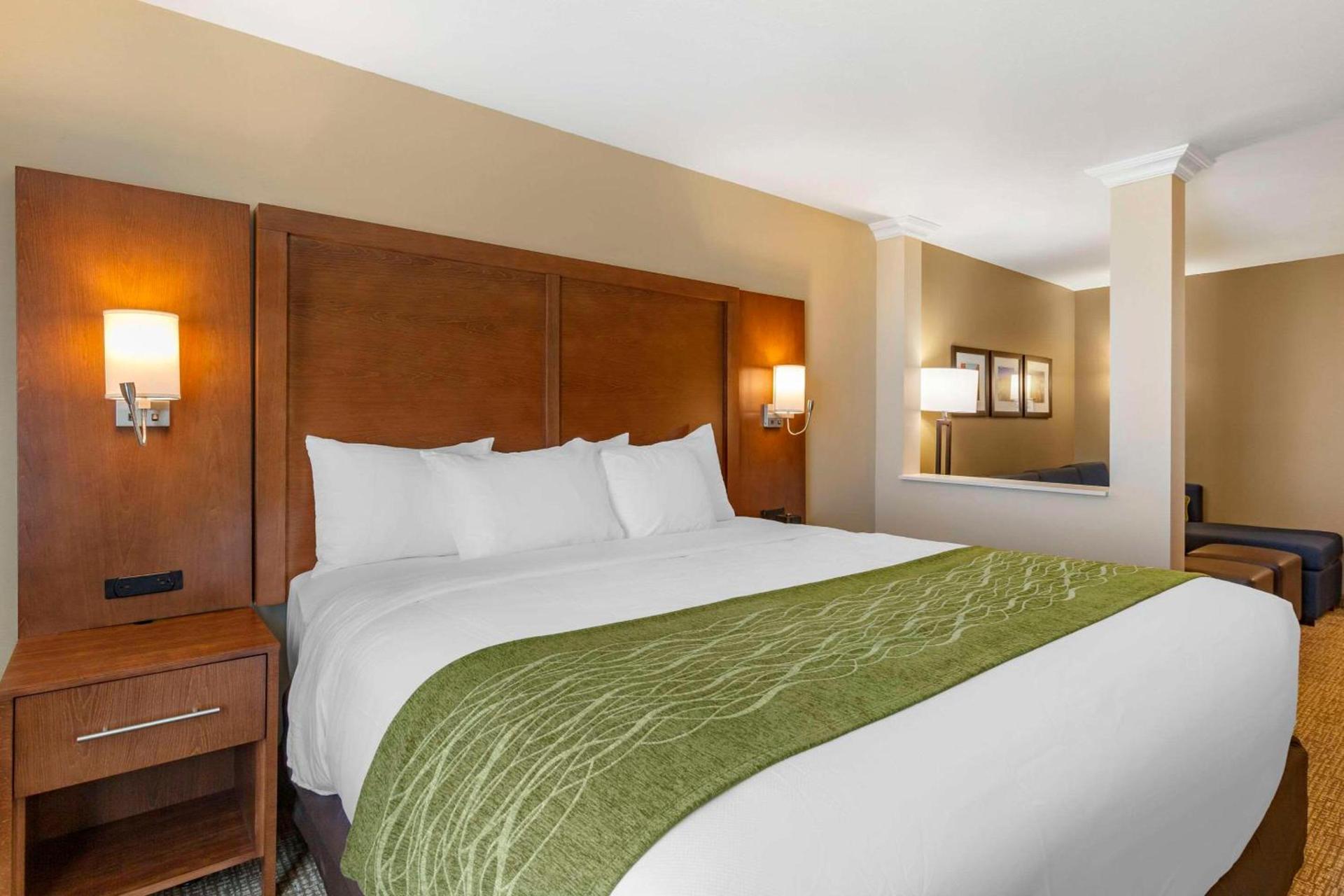 Comfort Suites Albuquerque Airport photo 11
