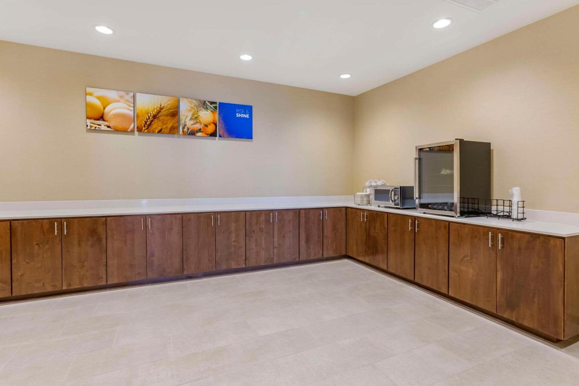 Comfort Suites Albuquerque Airport photo 30