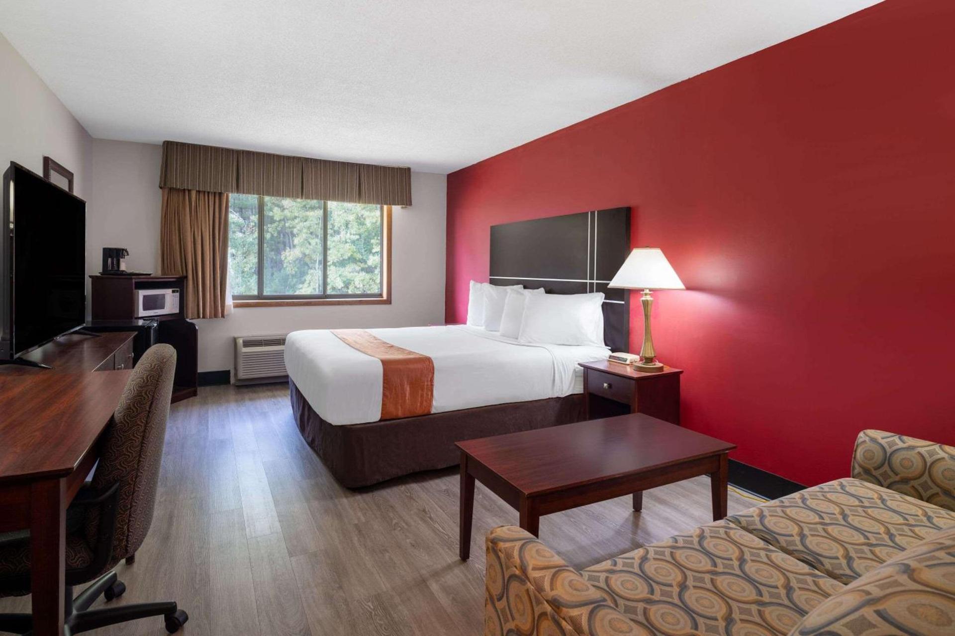 Travelodge by Wyndham Merrill photo 7