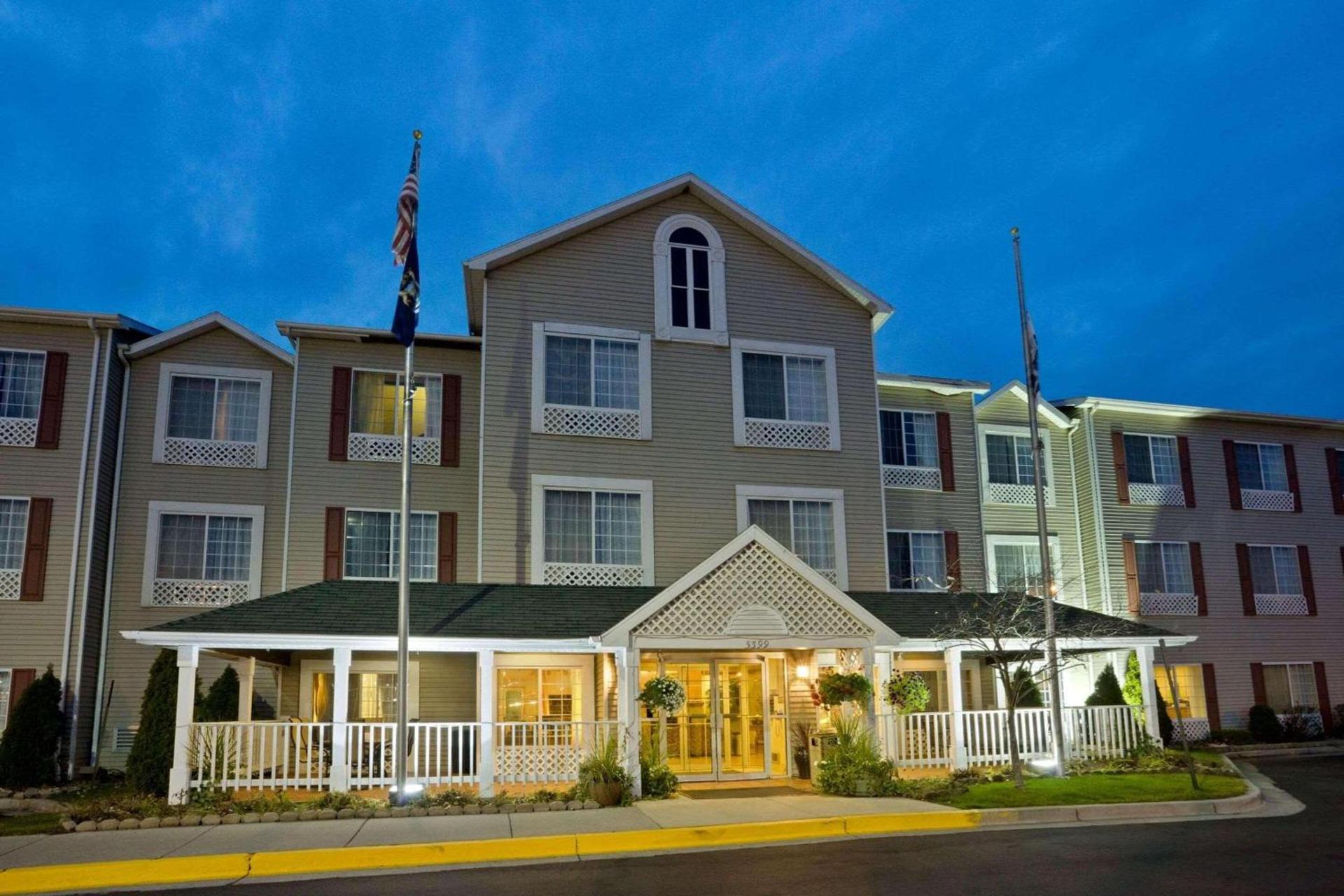 Country Inn & Suites by Radisson, Grand Rapids Airport, MI photo 3
