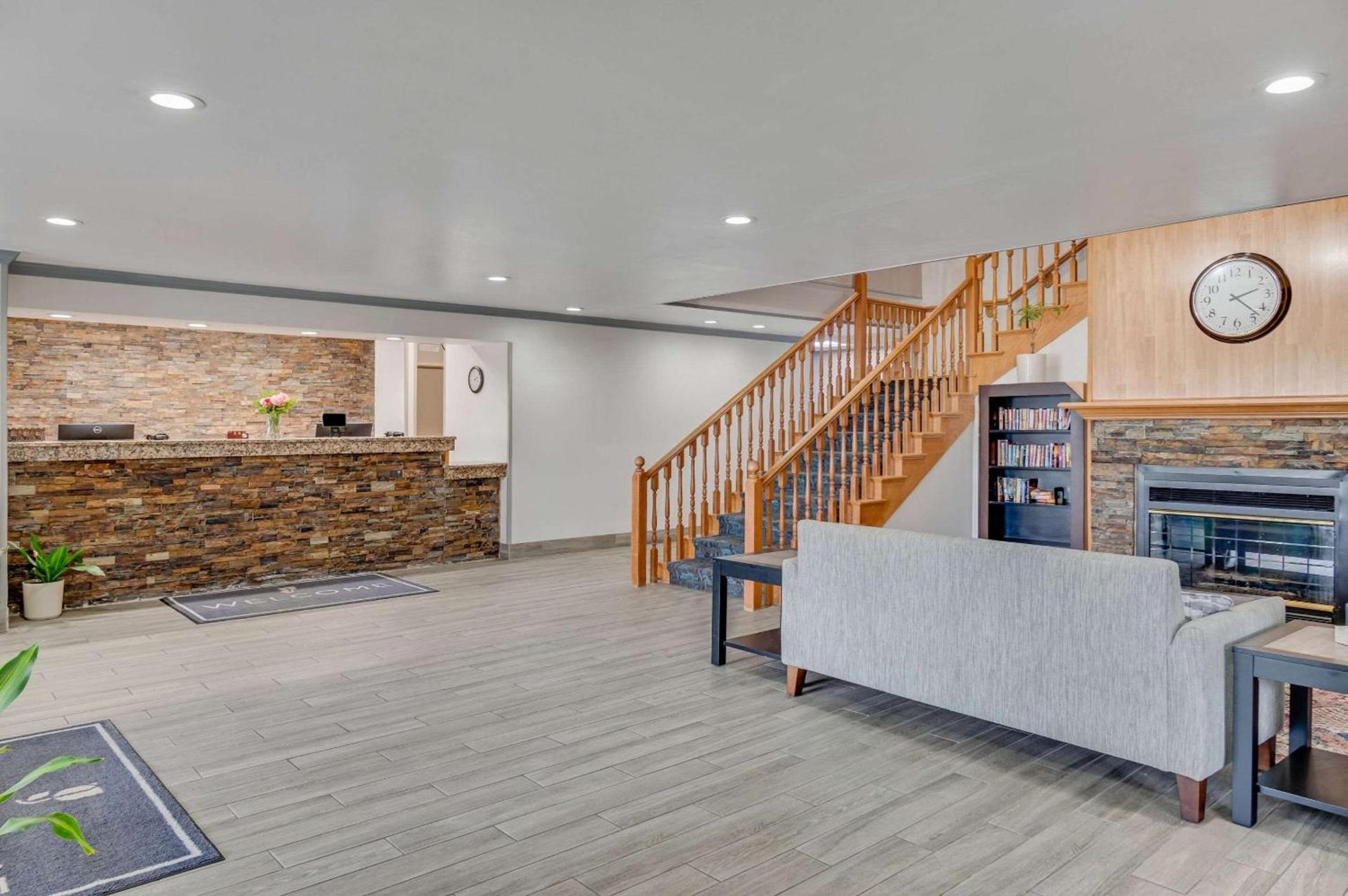 Country Inn & Suites by Radisson, Grand Rapids Airport, MI photo 6