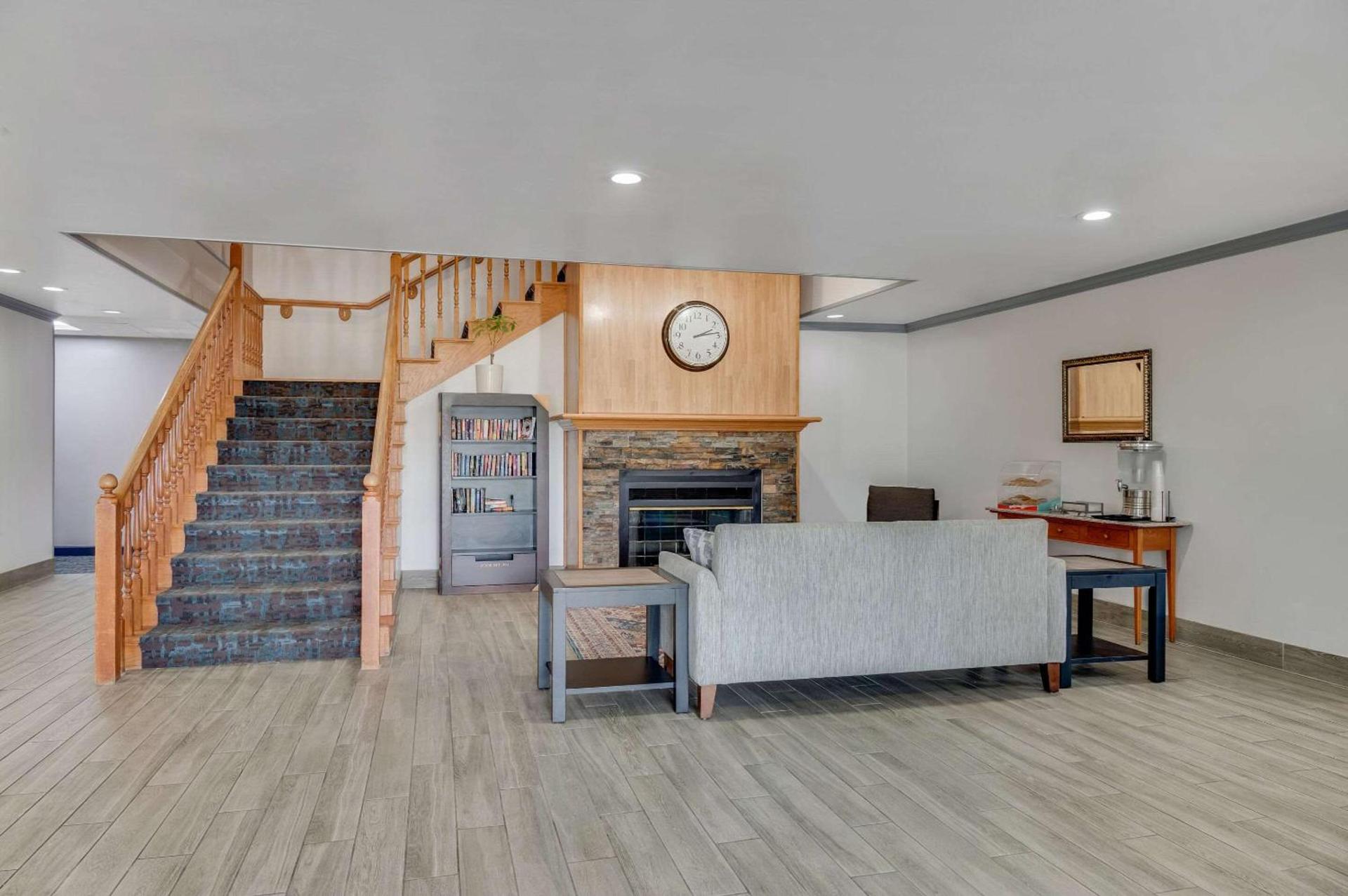 Country Inn & Suites by Radisson, Grand Rapids Airport, MI photo 9