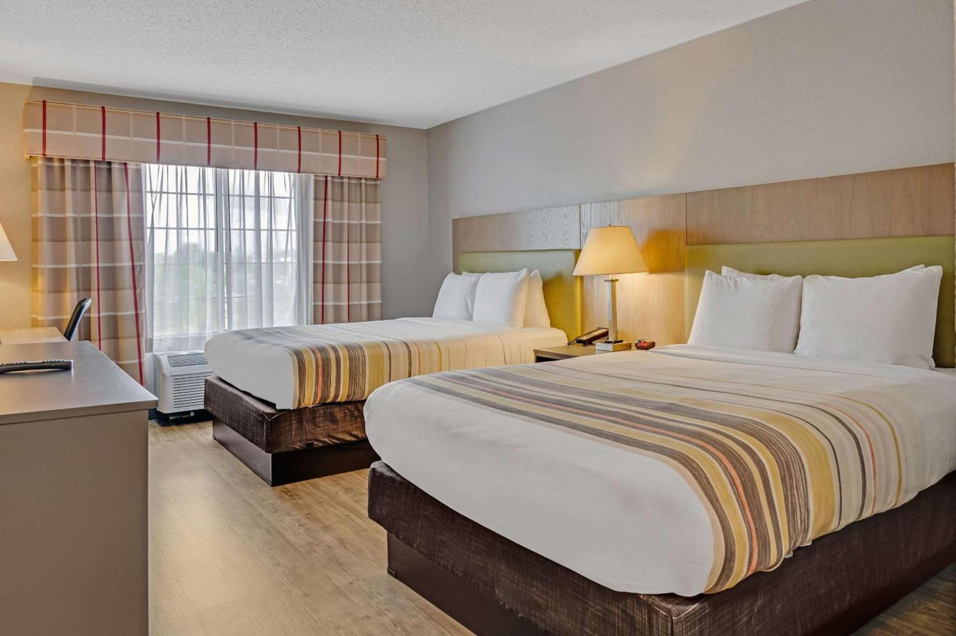 Country Inn & Suites by Radisson, Grand Rapids Airport, MI photo 11