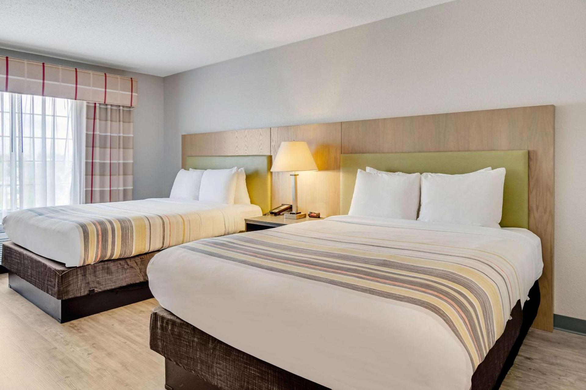 Country Inn & Suites by Radisson, Grand Rapids Airport, MI photo 12