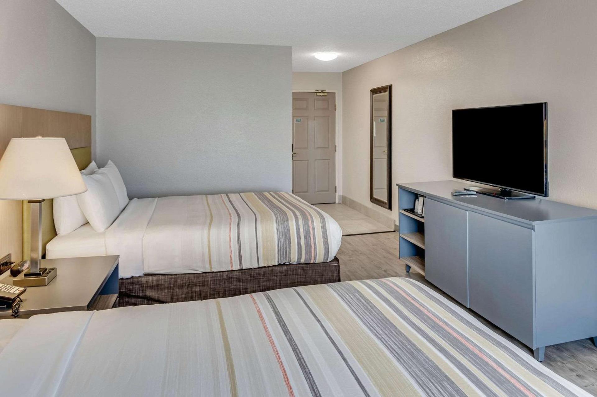 Country Inn & Suites by Radisson, Grand Rapids Airport, MI photo 14