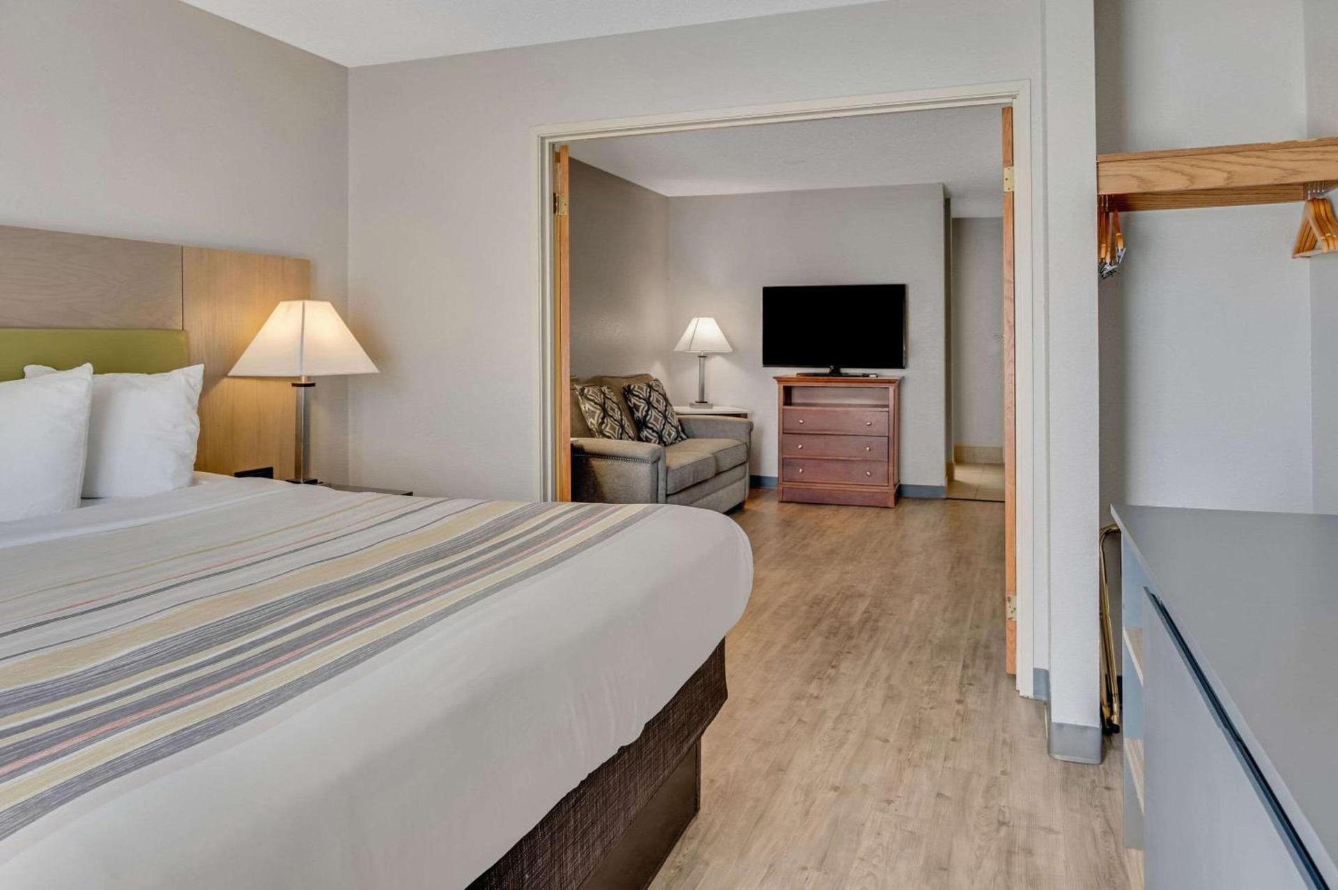 Country Inn & Suites by Radisson, Grand Rapids Airport, MI photo 26