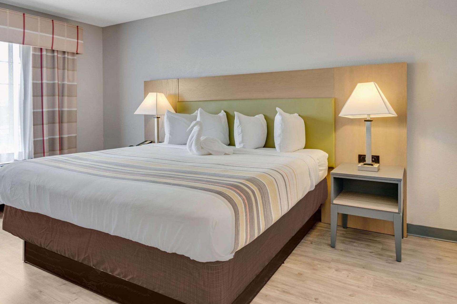 Country Inn & Suites by Radisson, Grand Rapids Airport, MI photo 29