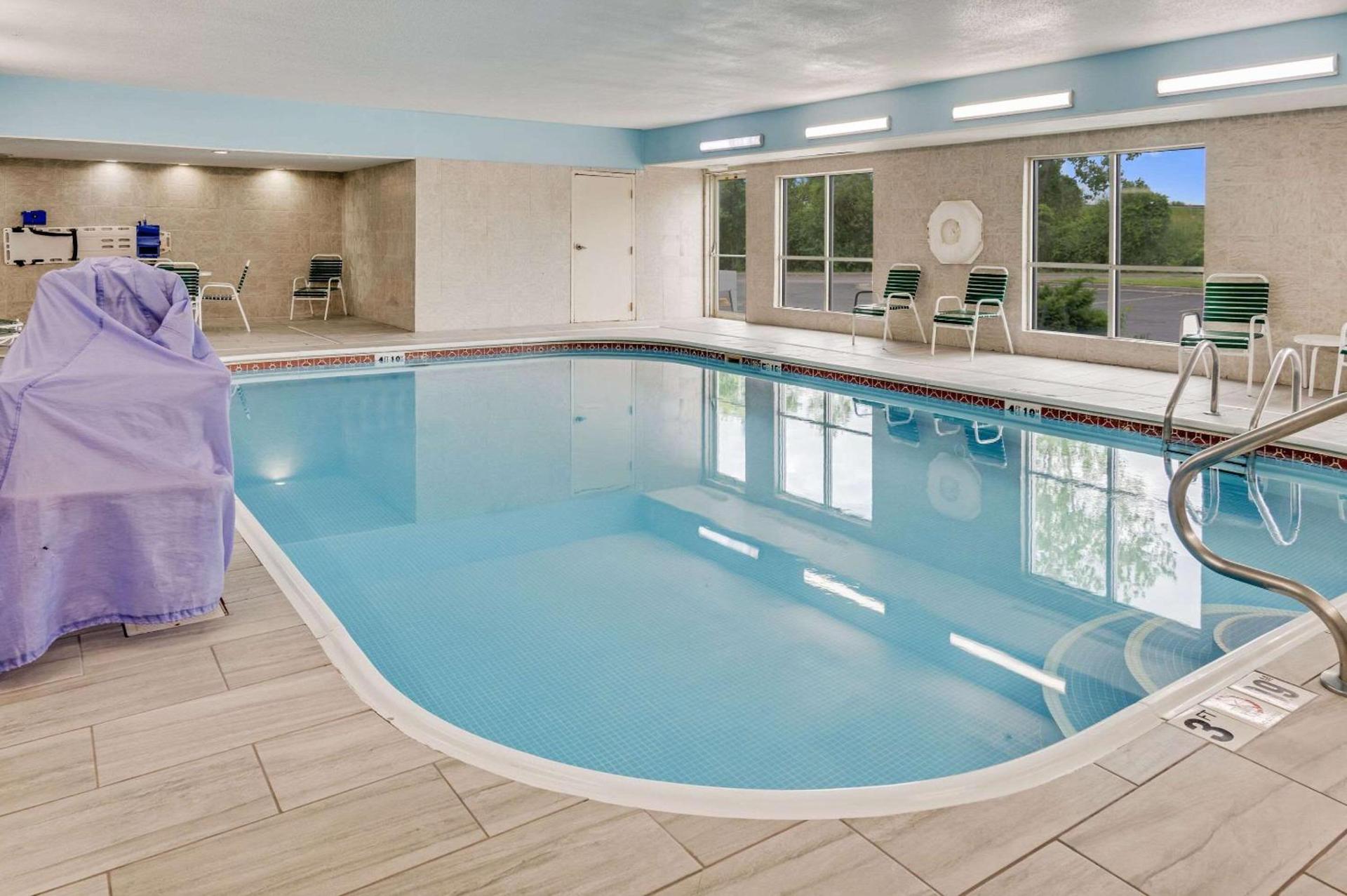 Country Inn & Suites by Radisson, Grand Rapids Airport, MI photo 33