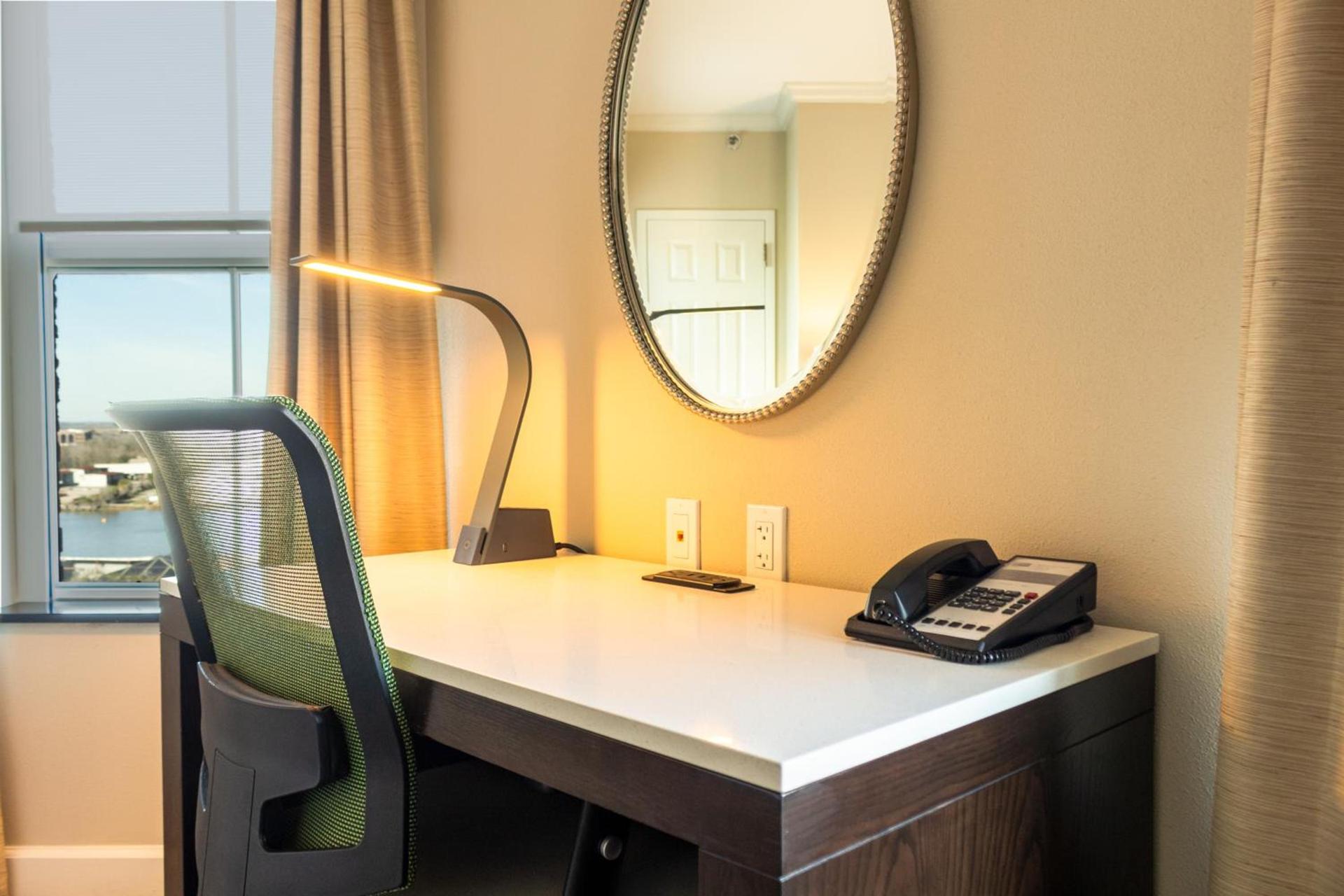 Holiday Inn Express Savannah - Historic District photo 4