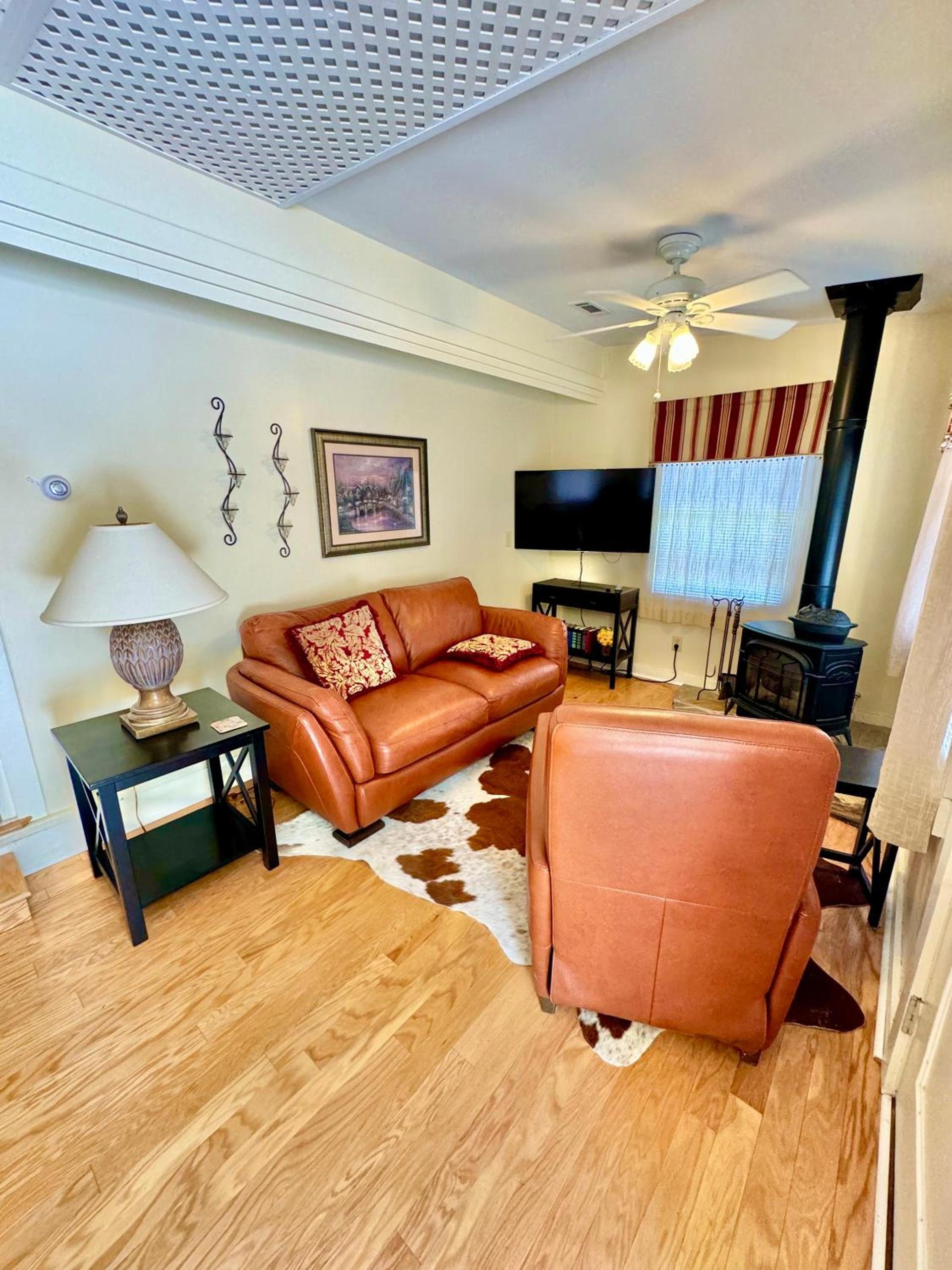 Riverbend Motel & Cabins photo 3