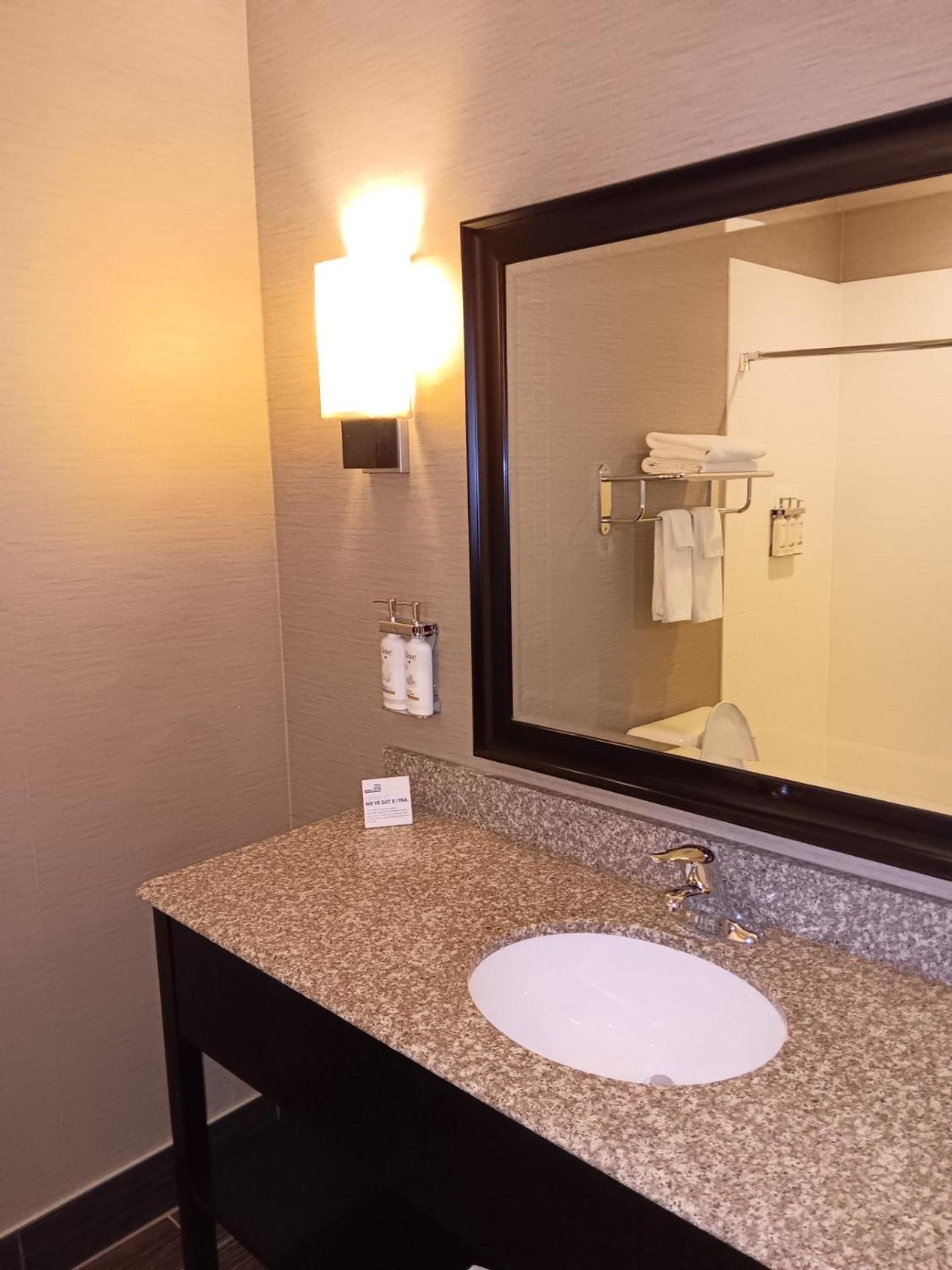 Holiday Inn Express and Suites - Bradford by IHG photo 2