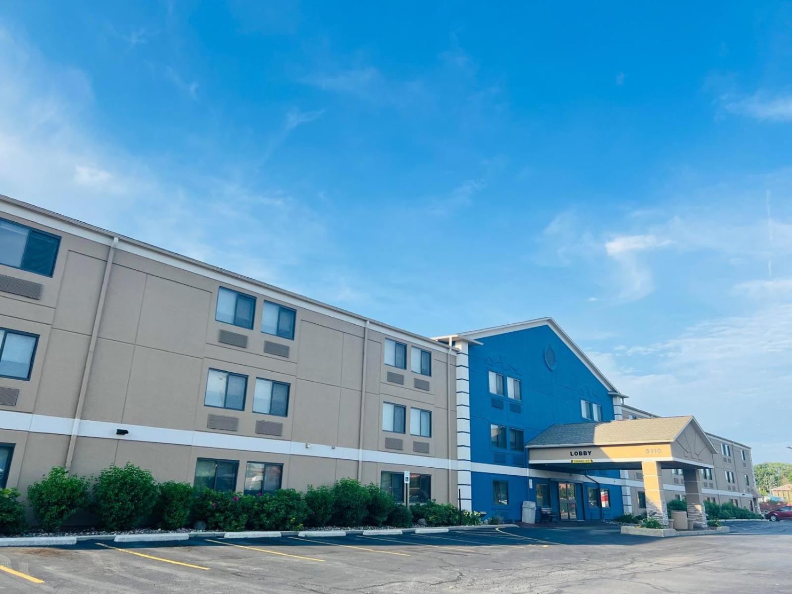 AmericInn by Wyndham Glendale Milwaukee photo 13