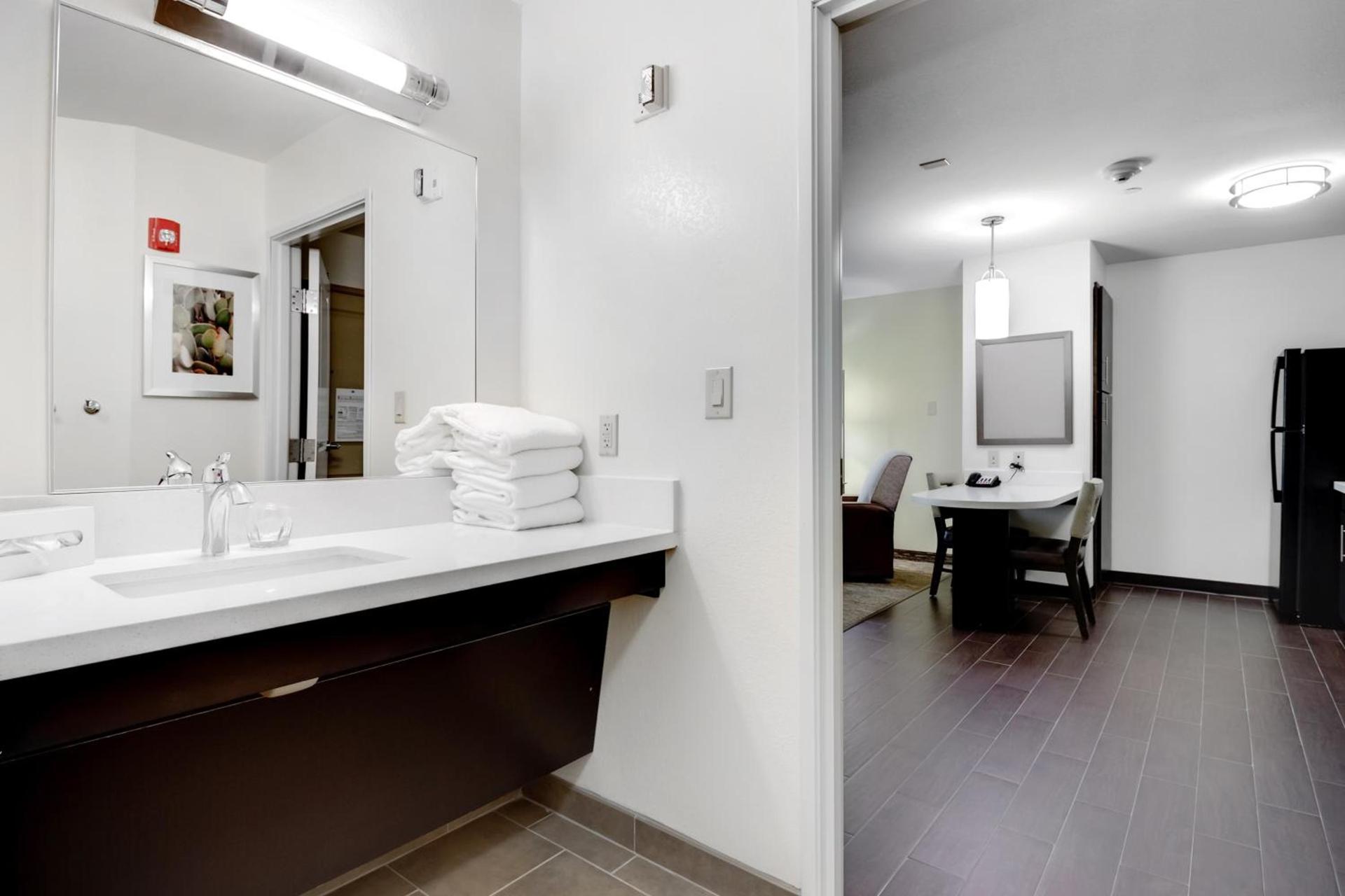 Candlewood Suites Waco by IHG photo 2