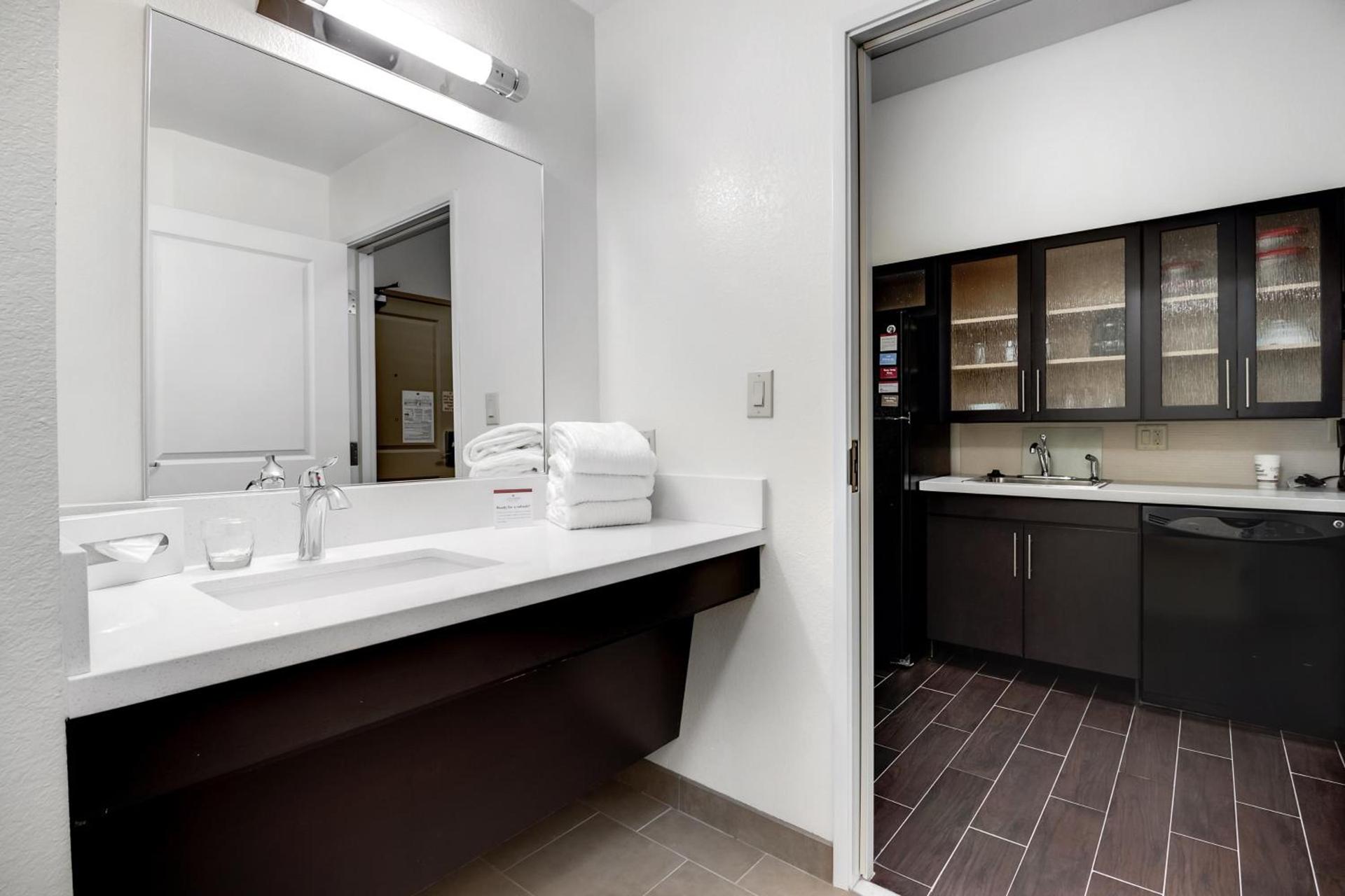 Candlewood Suites Waco by IHG photo 8