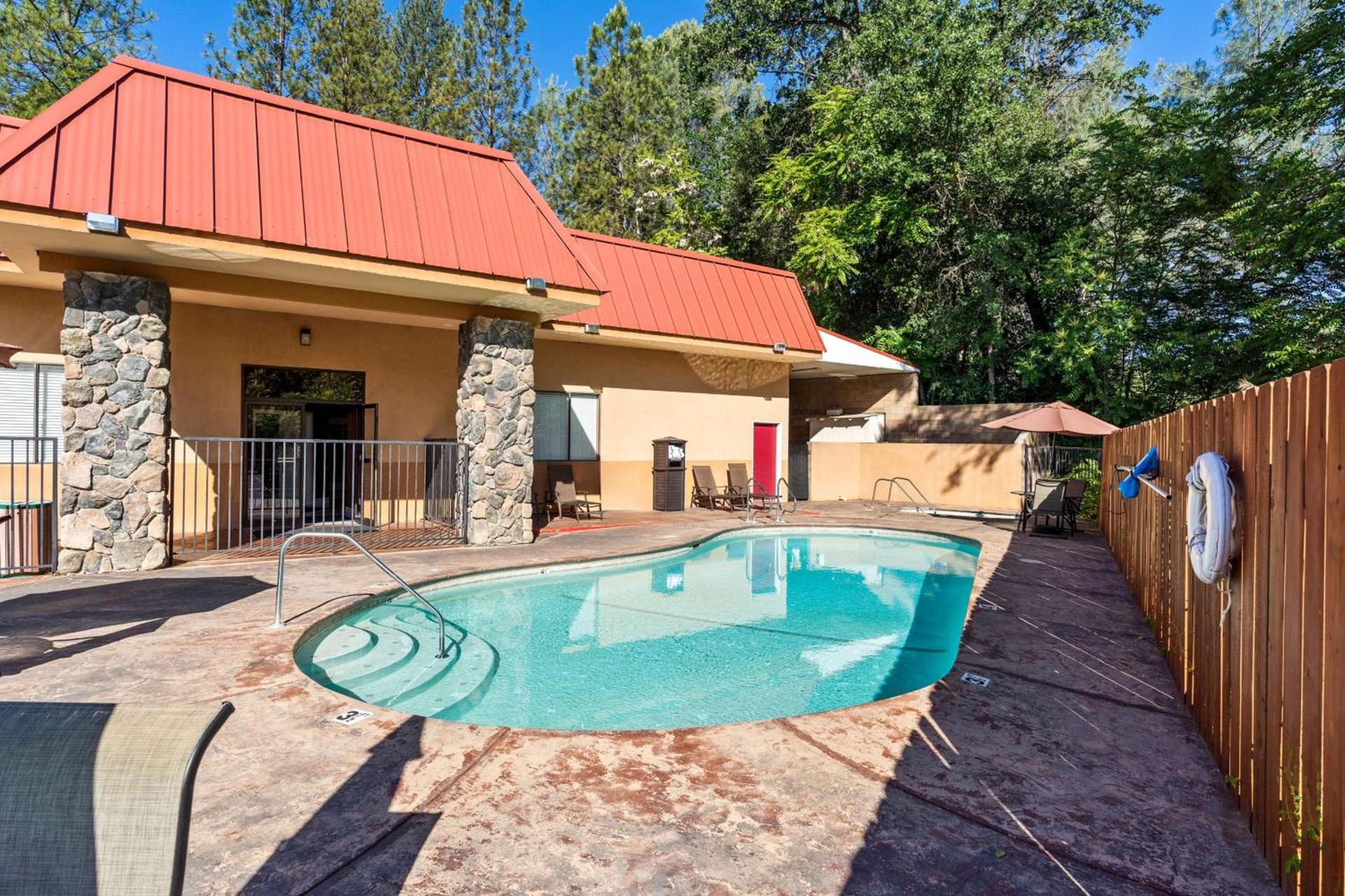 Best Western Plus Yosemite Way Station photo 2