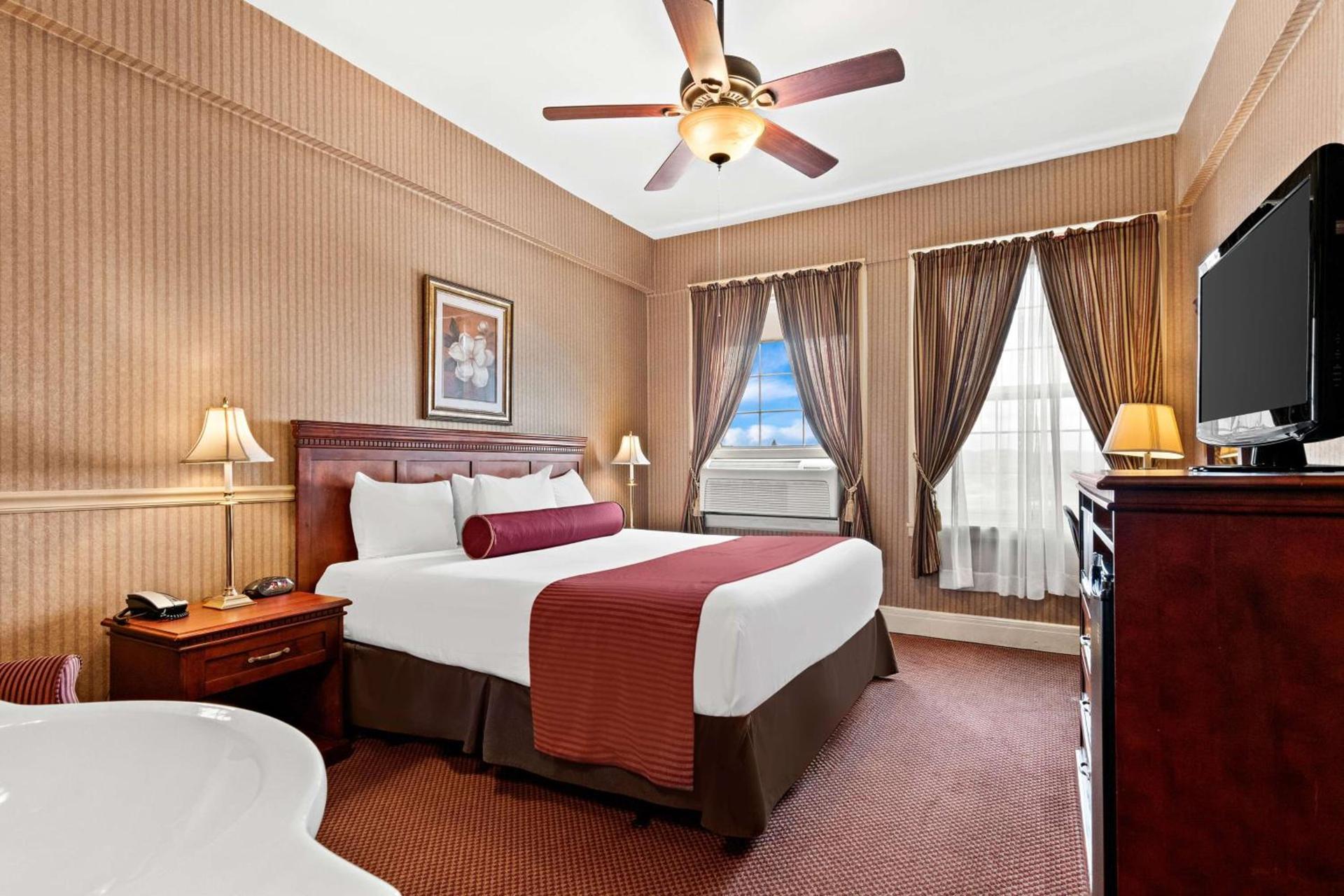Genetti Hotel, SureStay Collection by Best Western photo 3