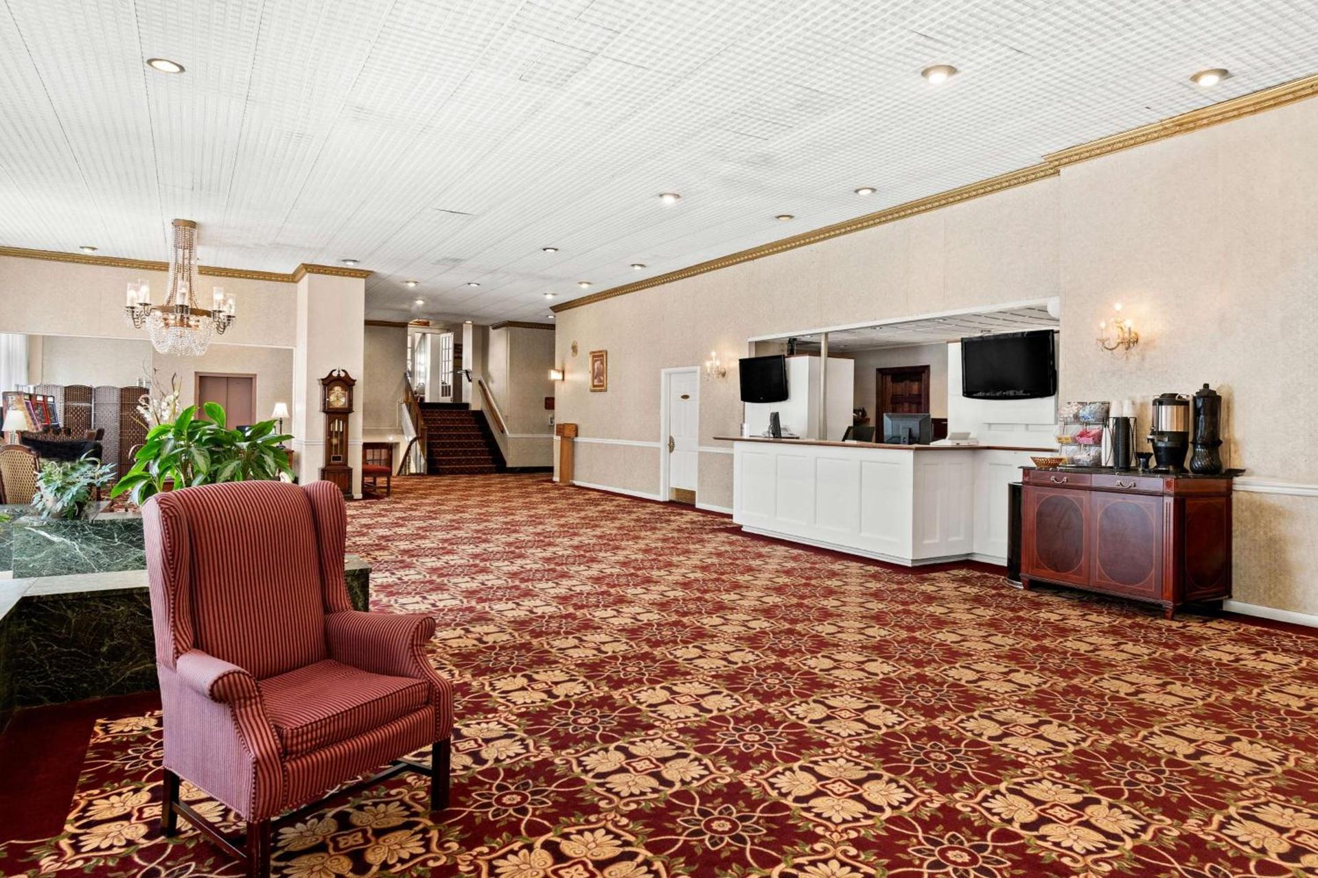 Genetti Hotel, SureStay Collection by Best Western photo 9