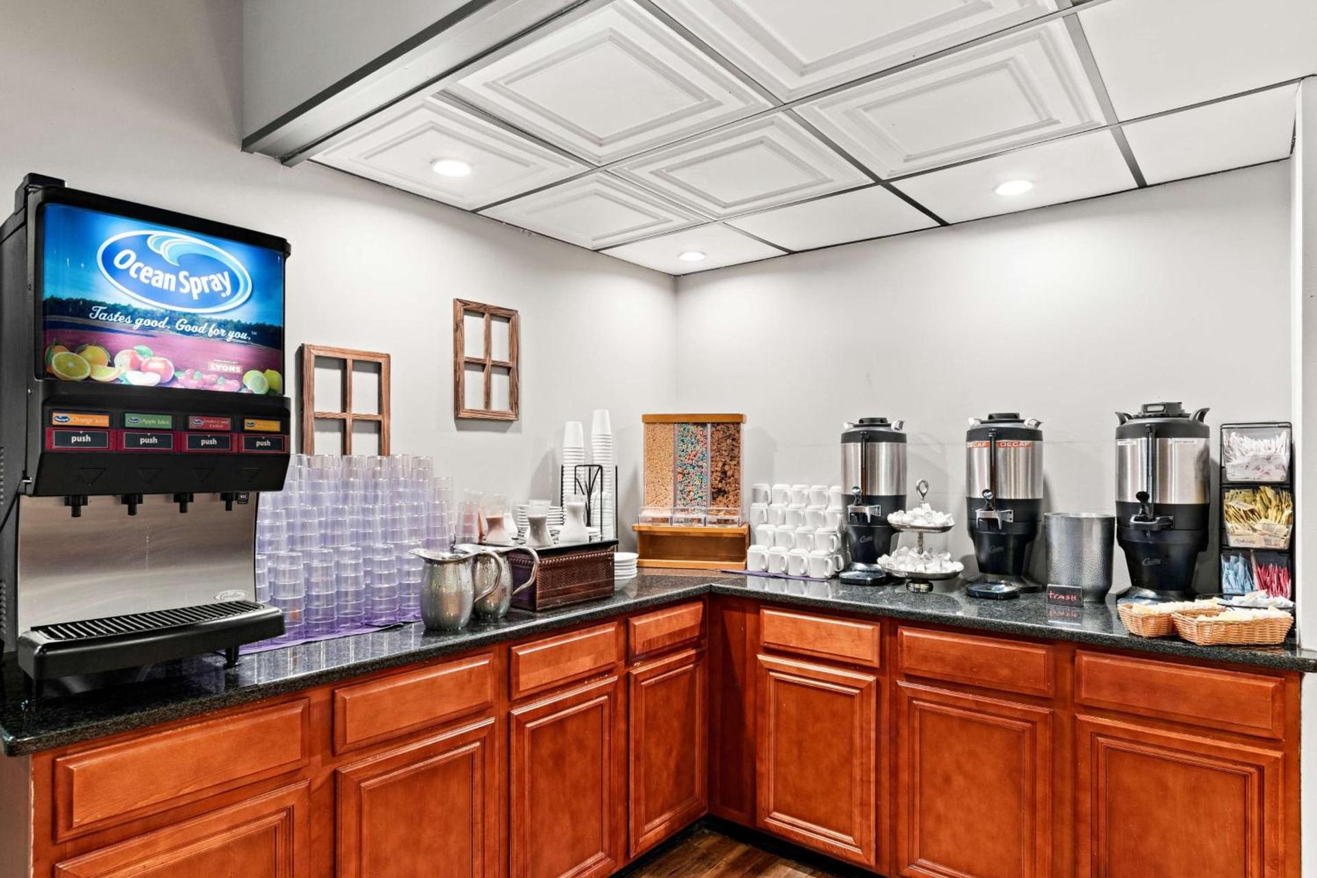 Genetti Hotel, SureStay Collection by Best Western photo 12