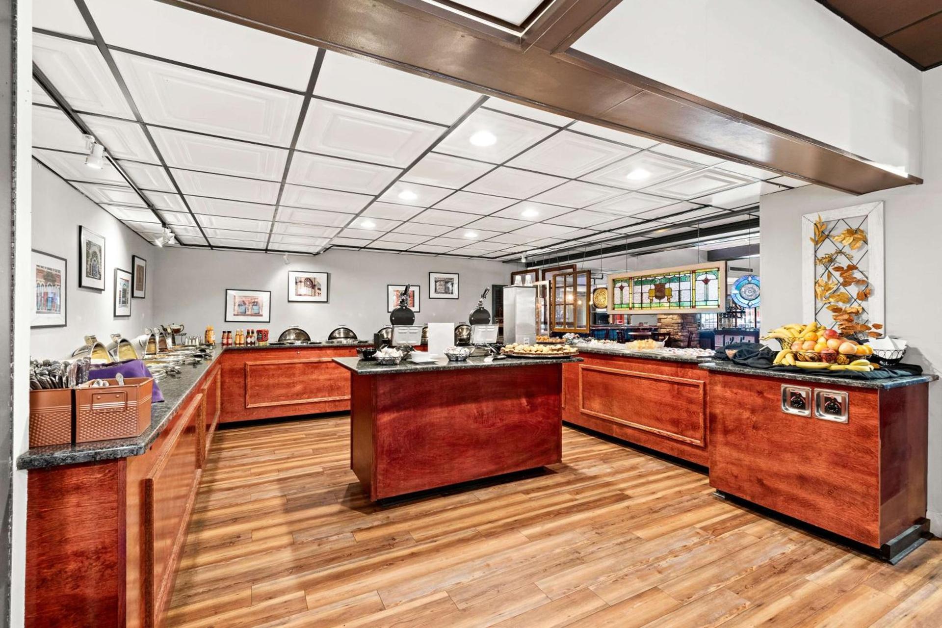 Genetti Hotel, SureStay Collection by Best Western photo 17