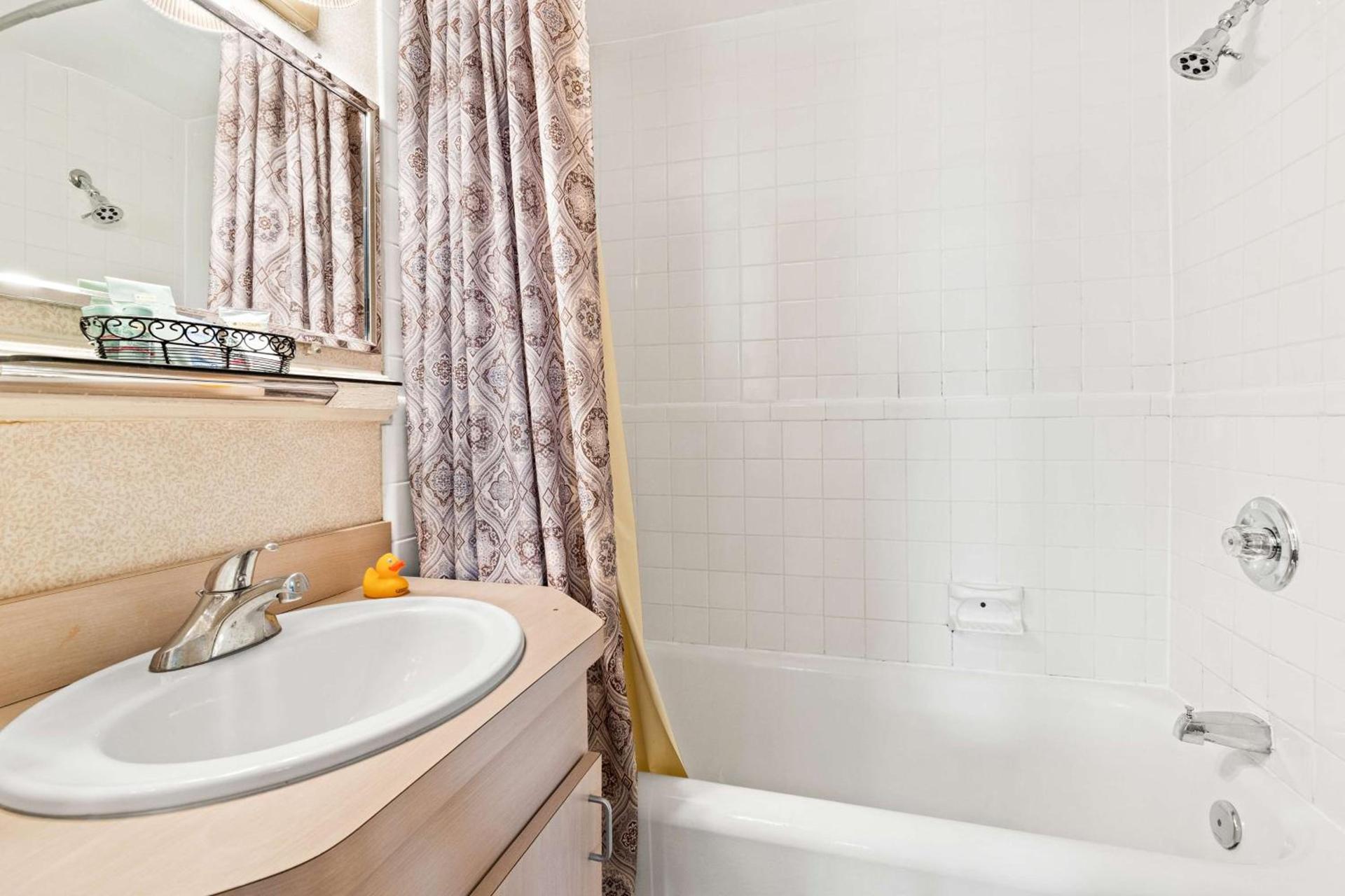 Genetti Hotel, SureStay Collection by Best Western photo 25