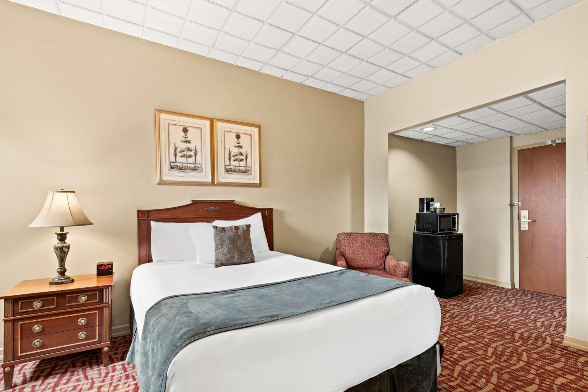 Genetti Hotel, SureStay Collection by Best Western photo 30