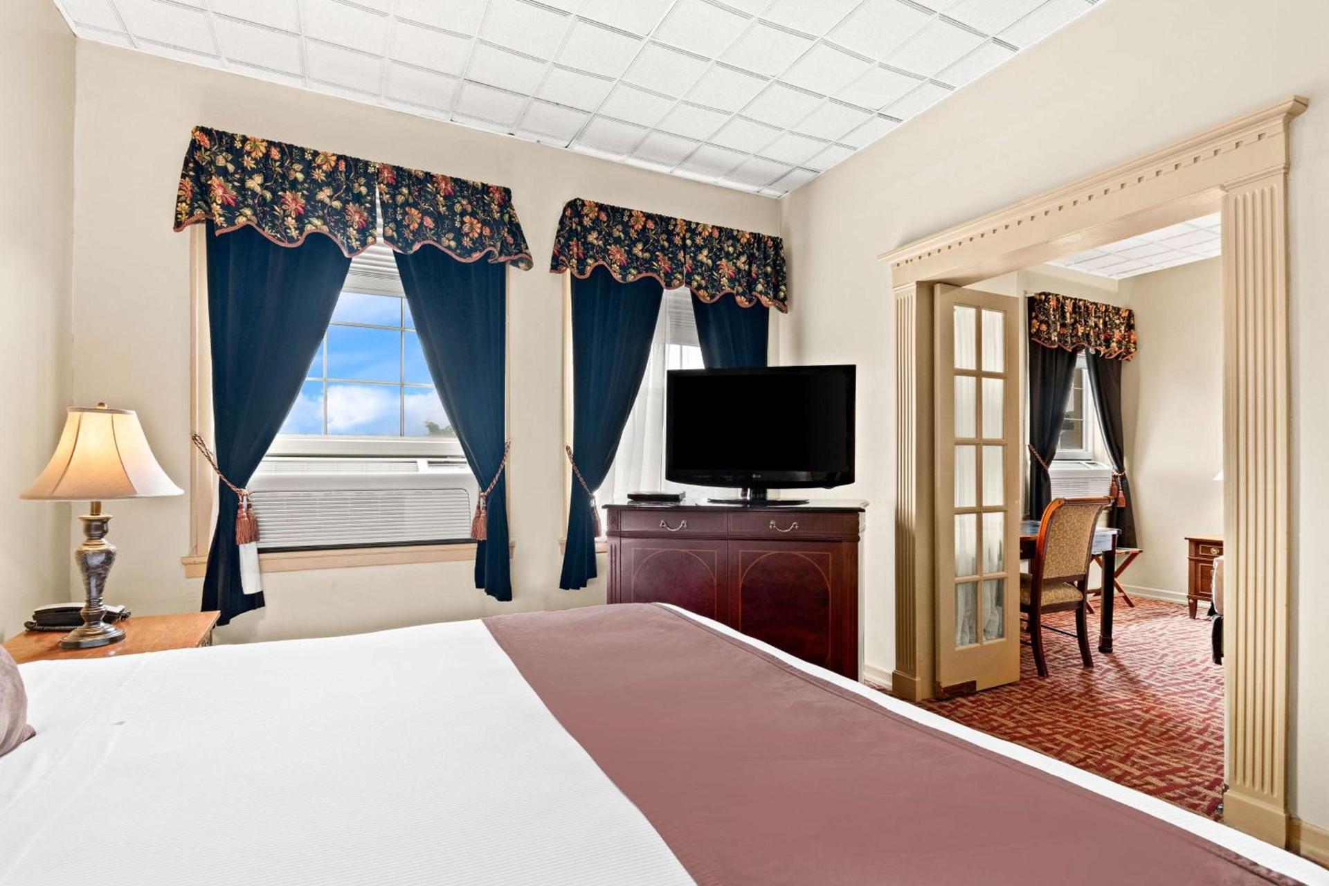 Genetti Hotel, SureStay Collection by Best Western photo 33