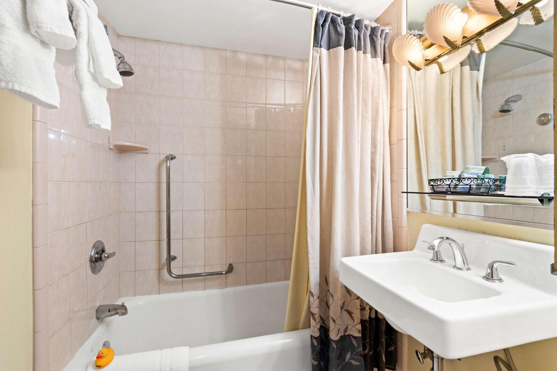 Genetti Hotel, SureStay Collection by Best Western photo 35