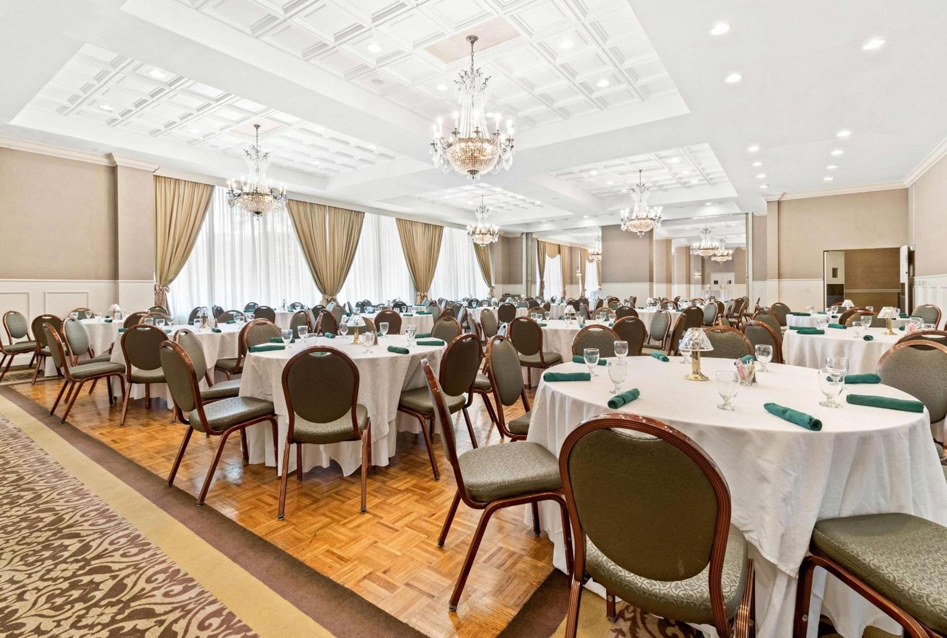 Genetti Hotel, SureStay Collection by Best Western photo 36