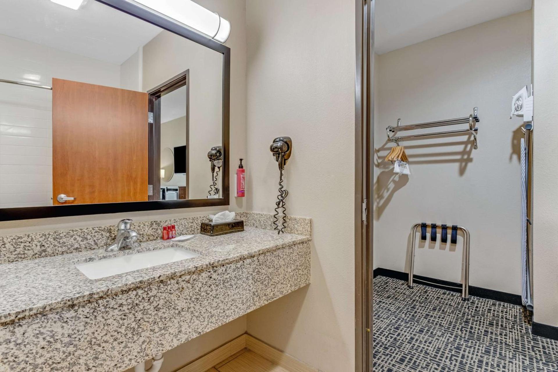 SureStay Plus Hotel by Best Western Owasso Tulsa North photo 20