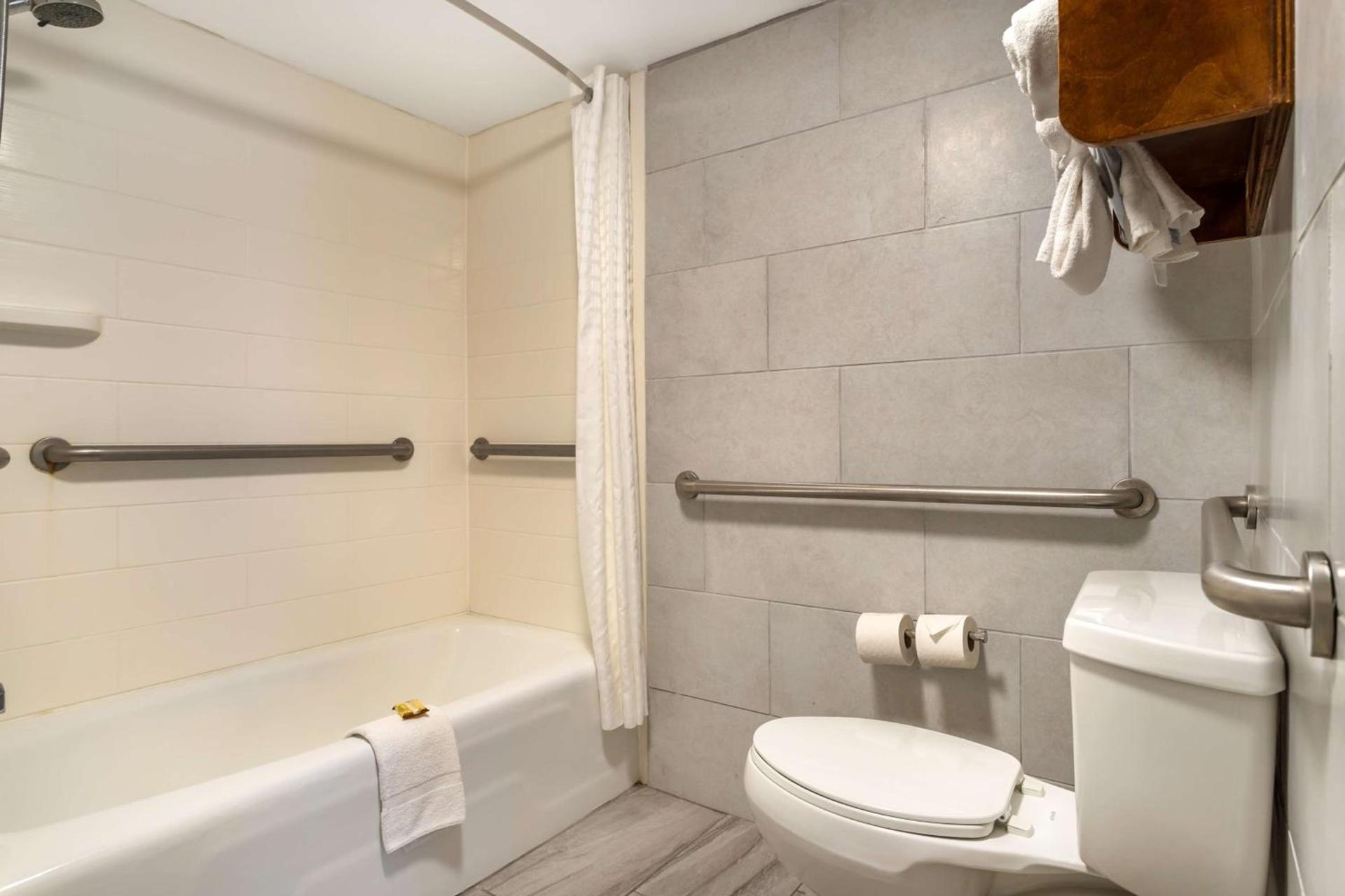 Best Western Plus Houston Energy Corridor photo 25
