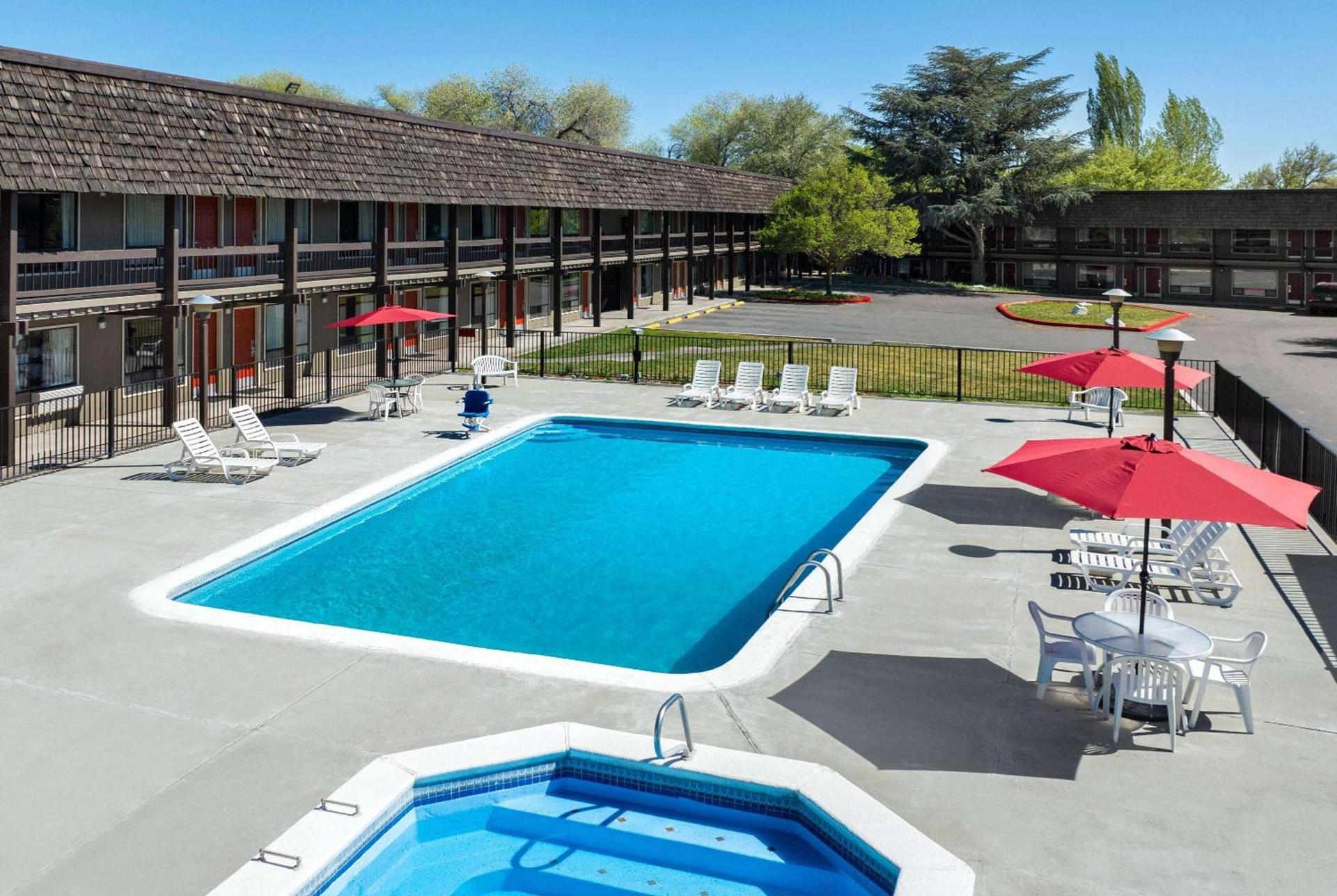 Days Inn by Wyndham Klamath Falls photo 12