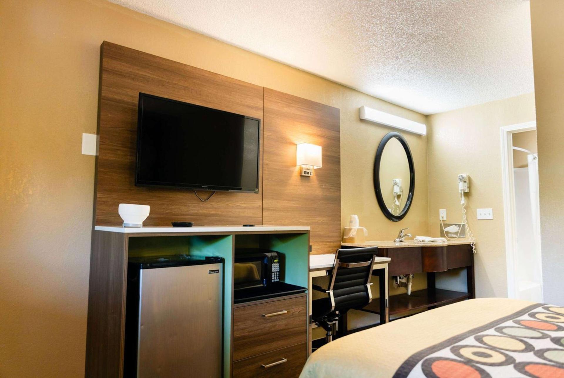 Super 8 by Wyndham Cincinnati-Springdale OH photo 18