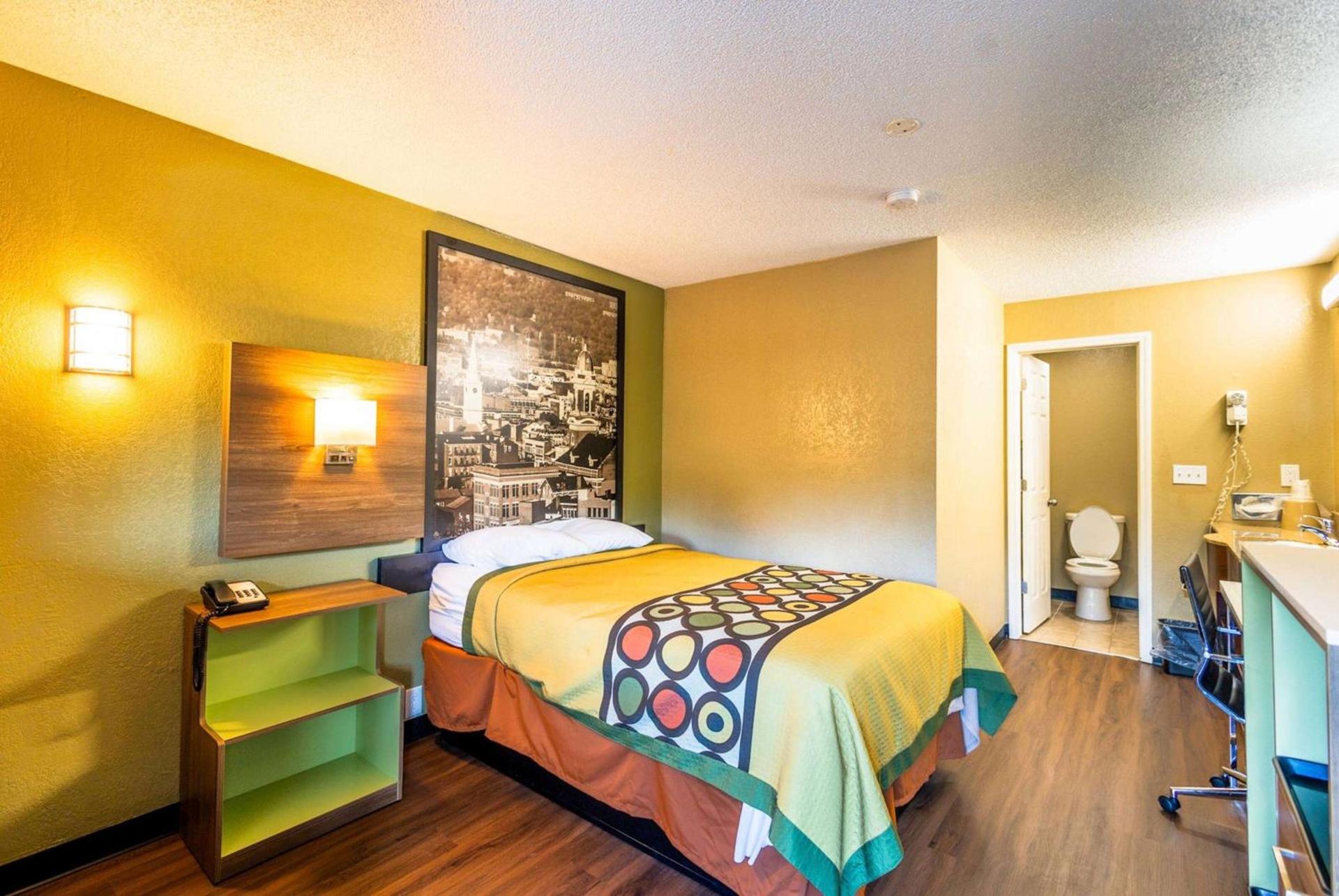 Super 8 by Wyndham Cincinnati-Springdale OH photo 16
