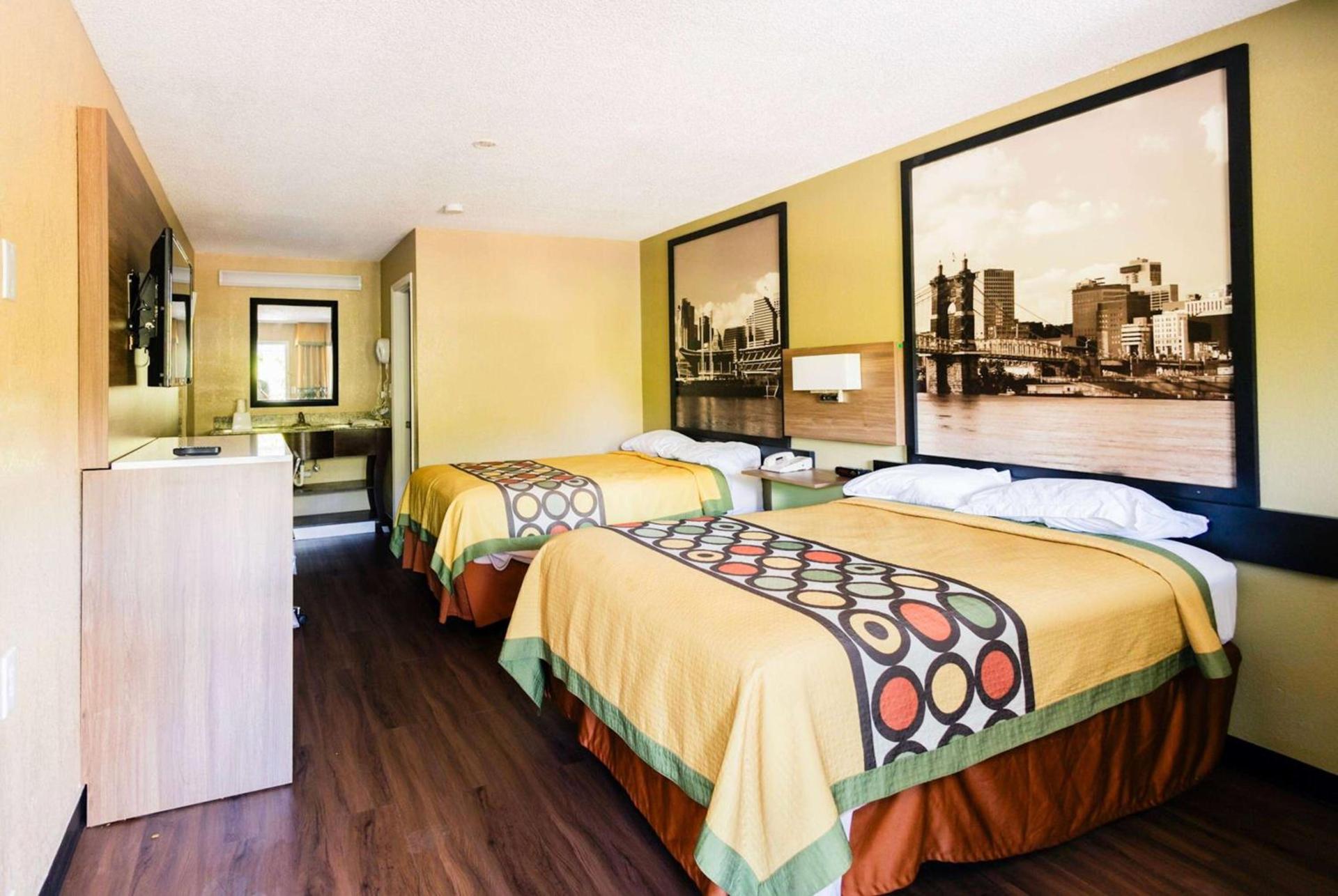 Super 8 by Wyndham Cincinnati-Springdale OH photo 21