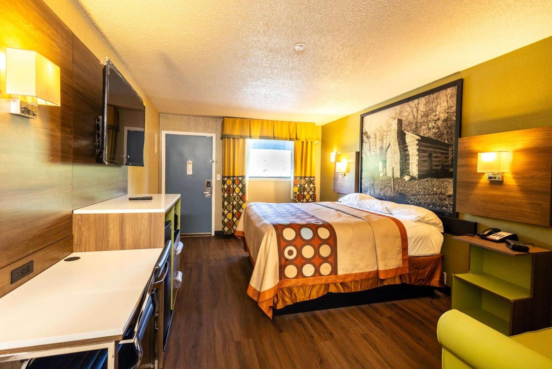 Super 8 by Wyndham Cincinnati-Springdale OH photo 22