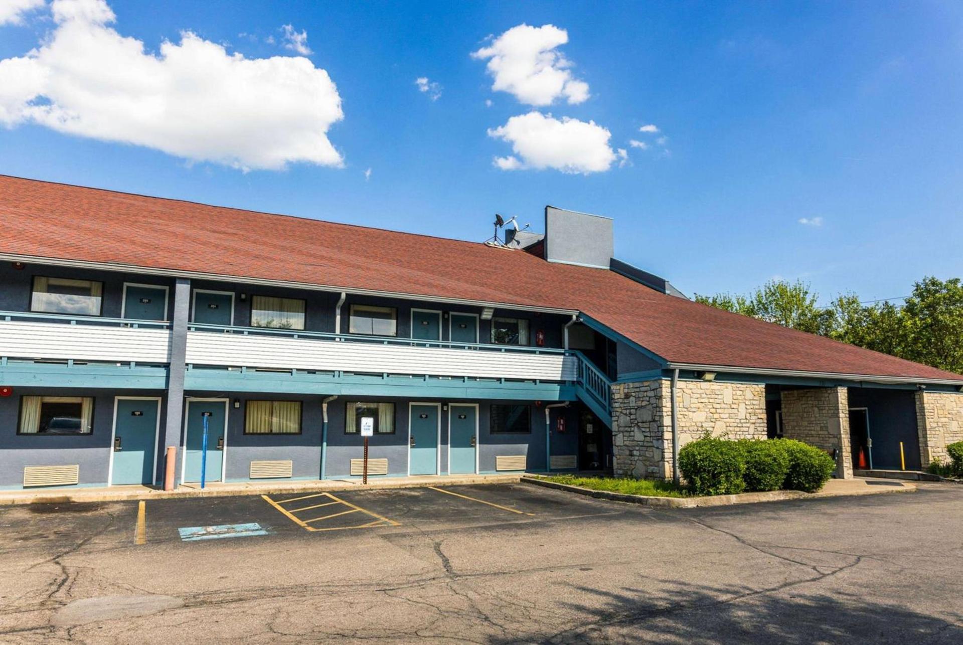 Super 8 by Wyndham Cincinnati-Springdale OH — hotel in Springdale