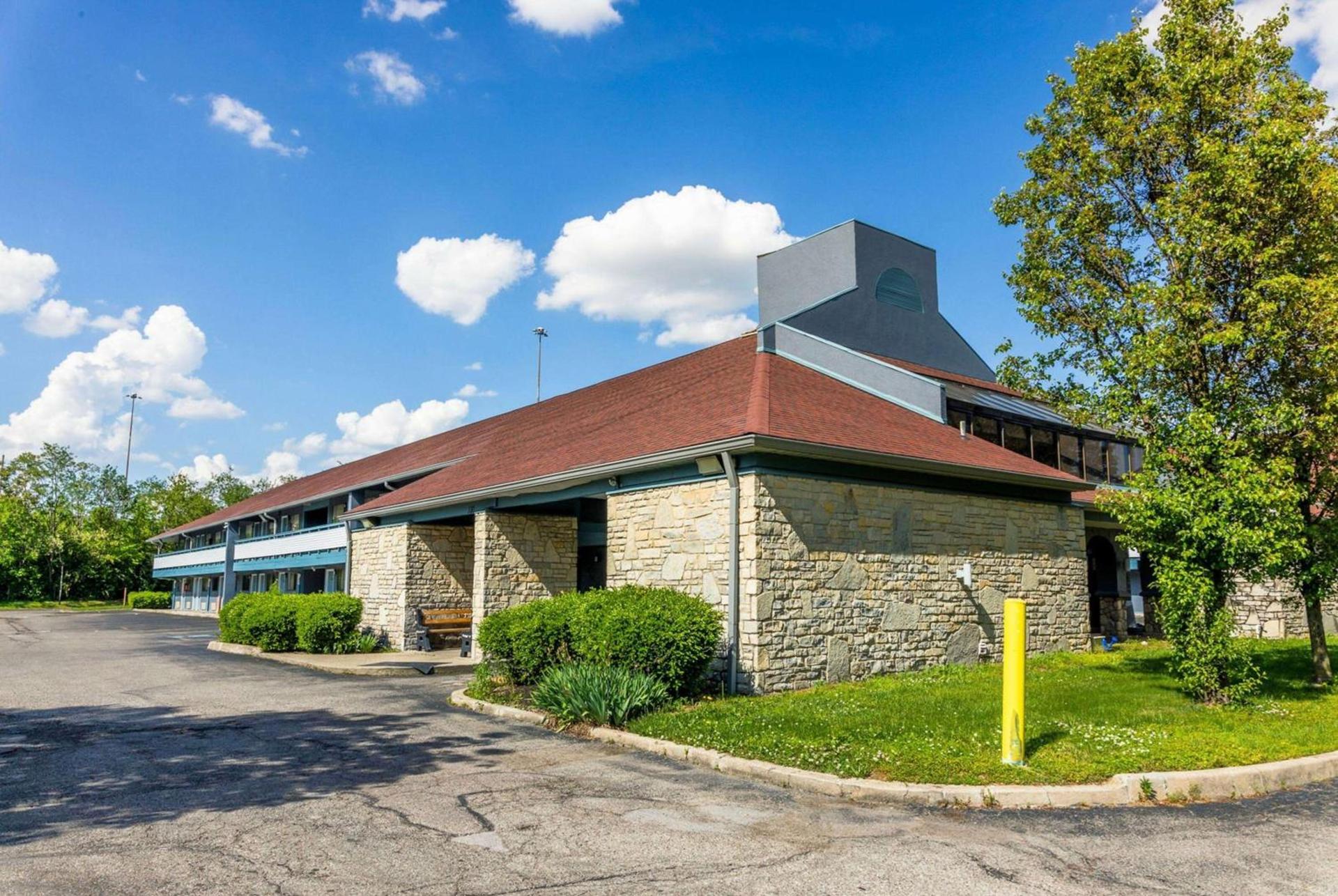 Super 8 by Wyndham Cincinnati-Springdale OH photo 23