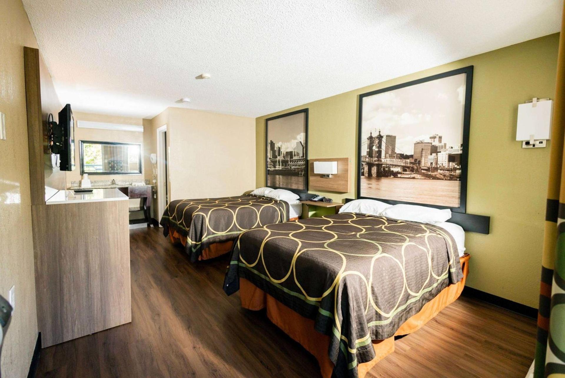 Super 8 by Wyndham Cincinnati-Springdale OH photo 24