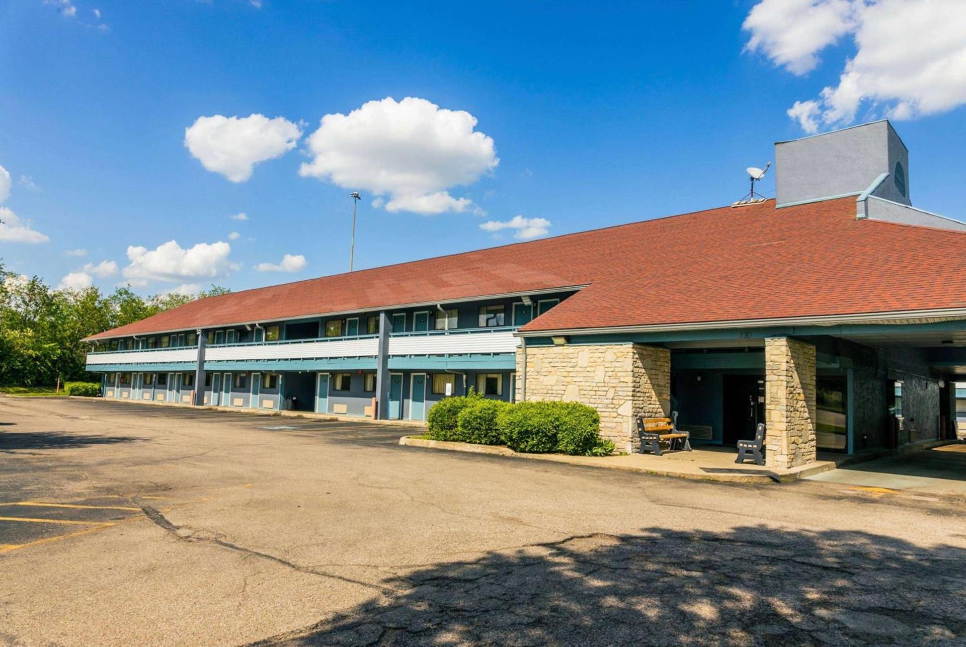 Super 8 by Wyndham Cincinnati-Springdale OH photo 25
