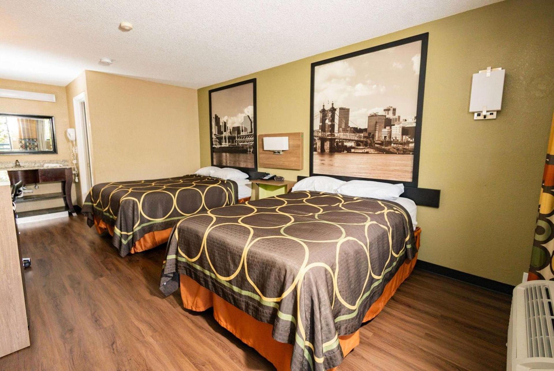 Super 8 by Wyndham Cincinnati-Springdale OH photo 26