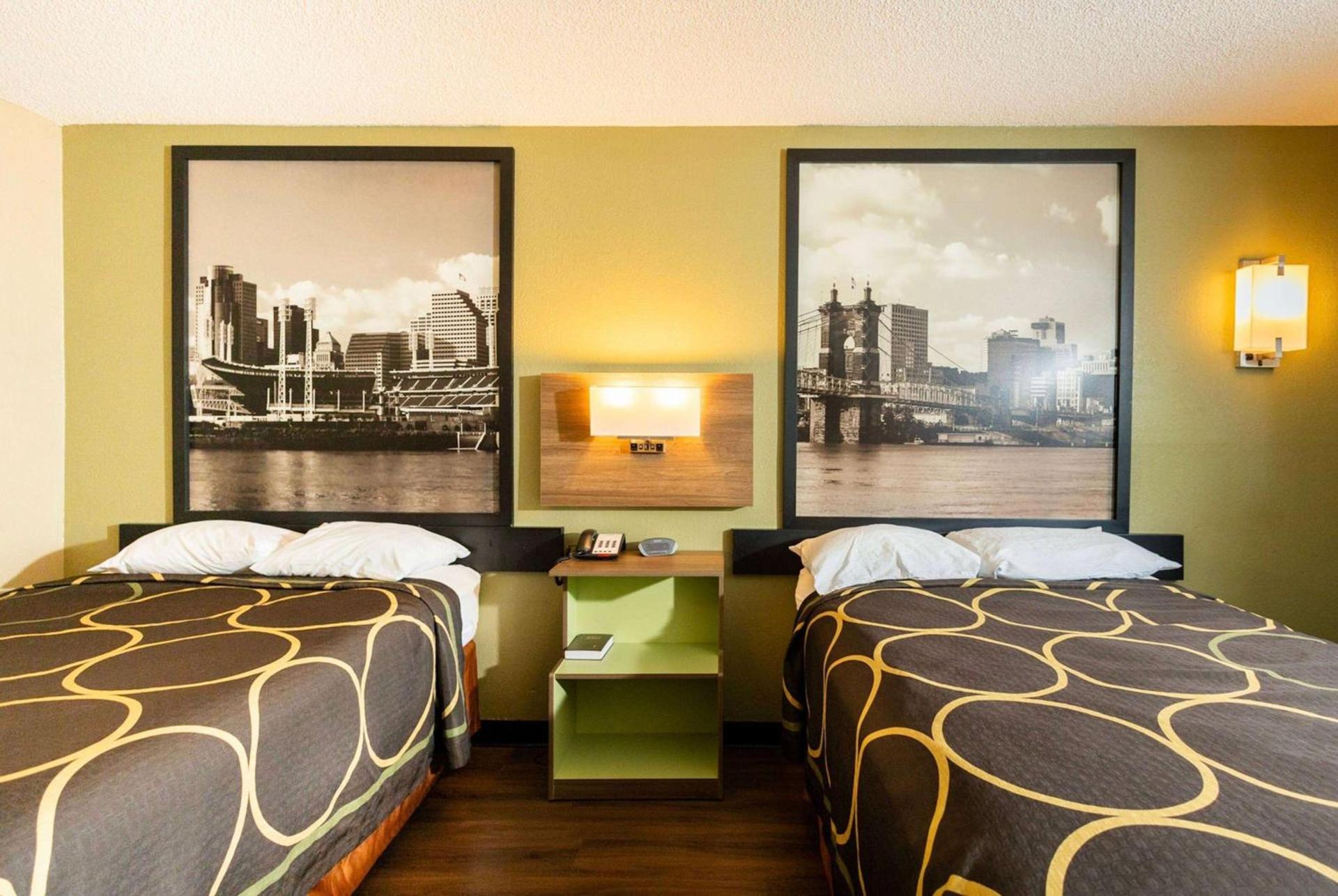 Super 8 by Wyndham Cincinnati-Springdale OH photo 27
